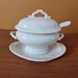 Mustard pot in the shape of a soup tureen made of German or French porcelain.