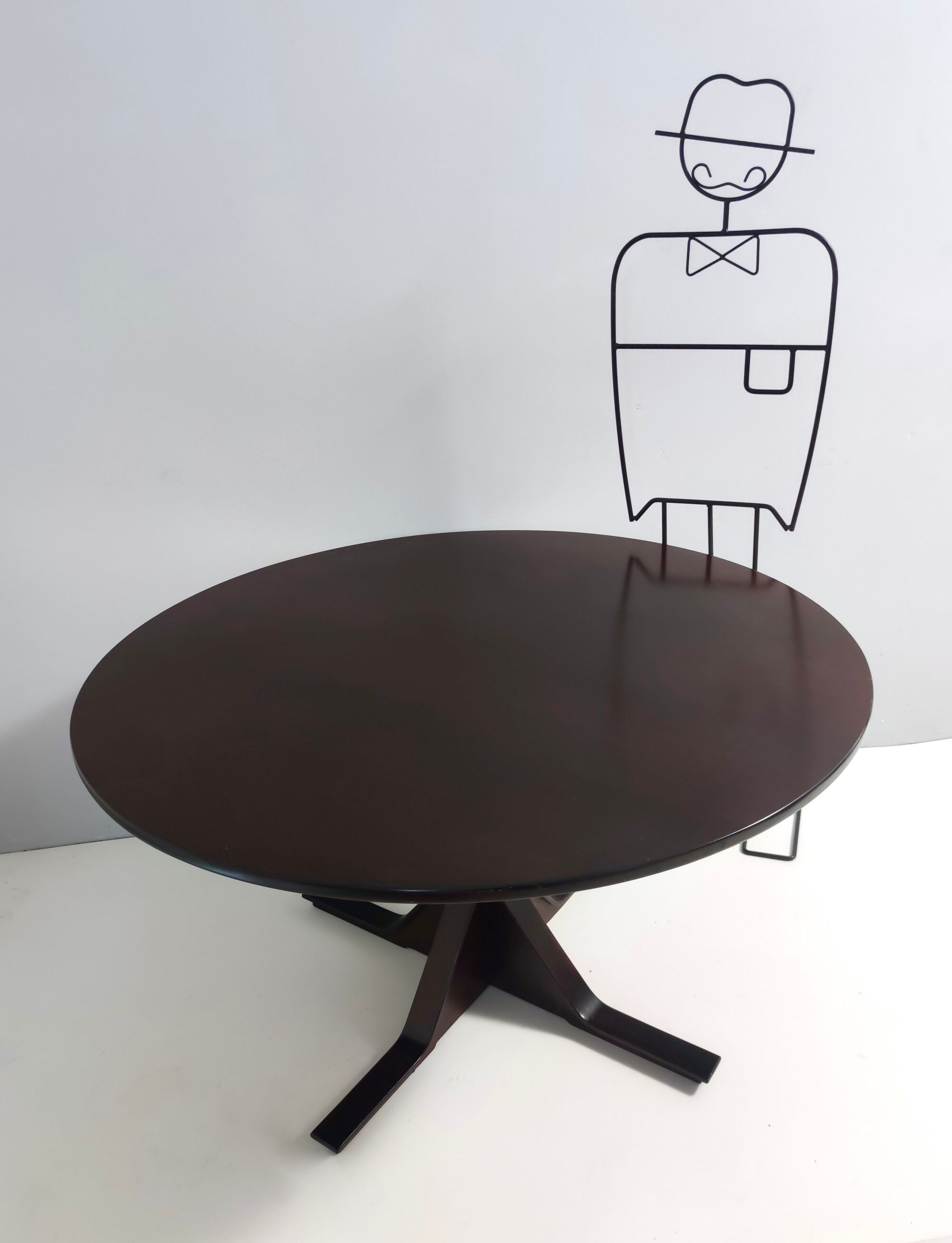 Vintage round ebonized walnut dining table mod. 522 by g. frattini for bernini