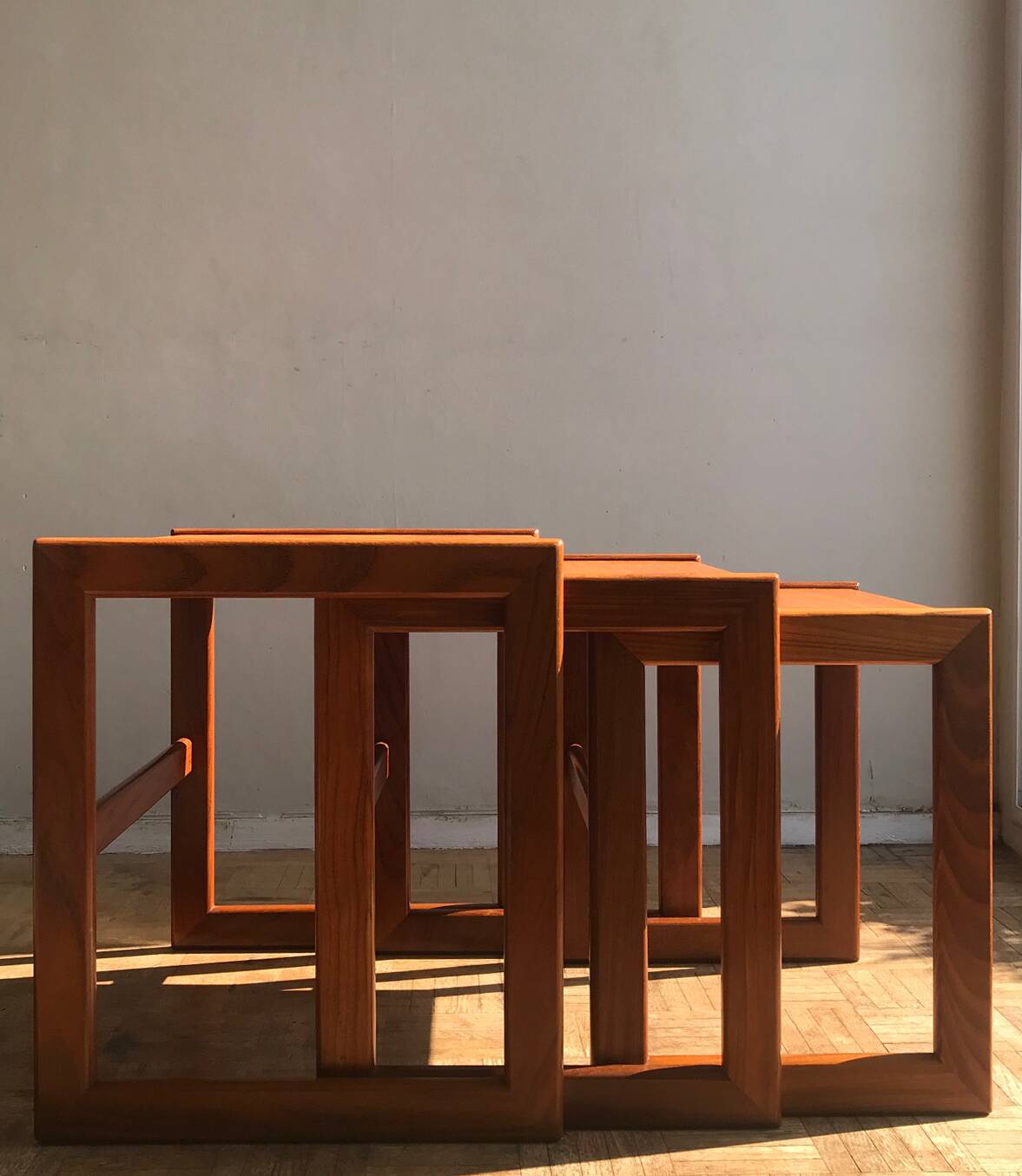 Ensemble de 3 tables gigognes en teck