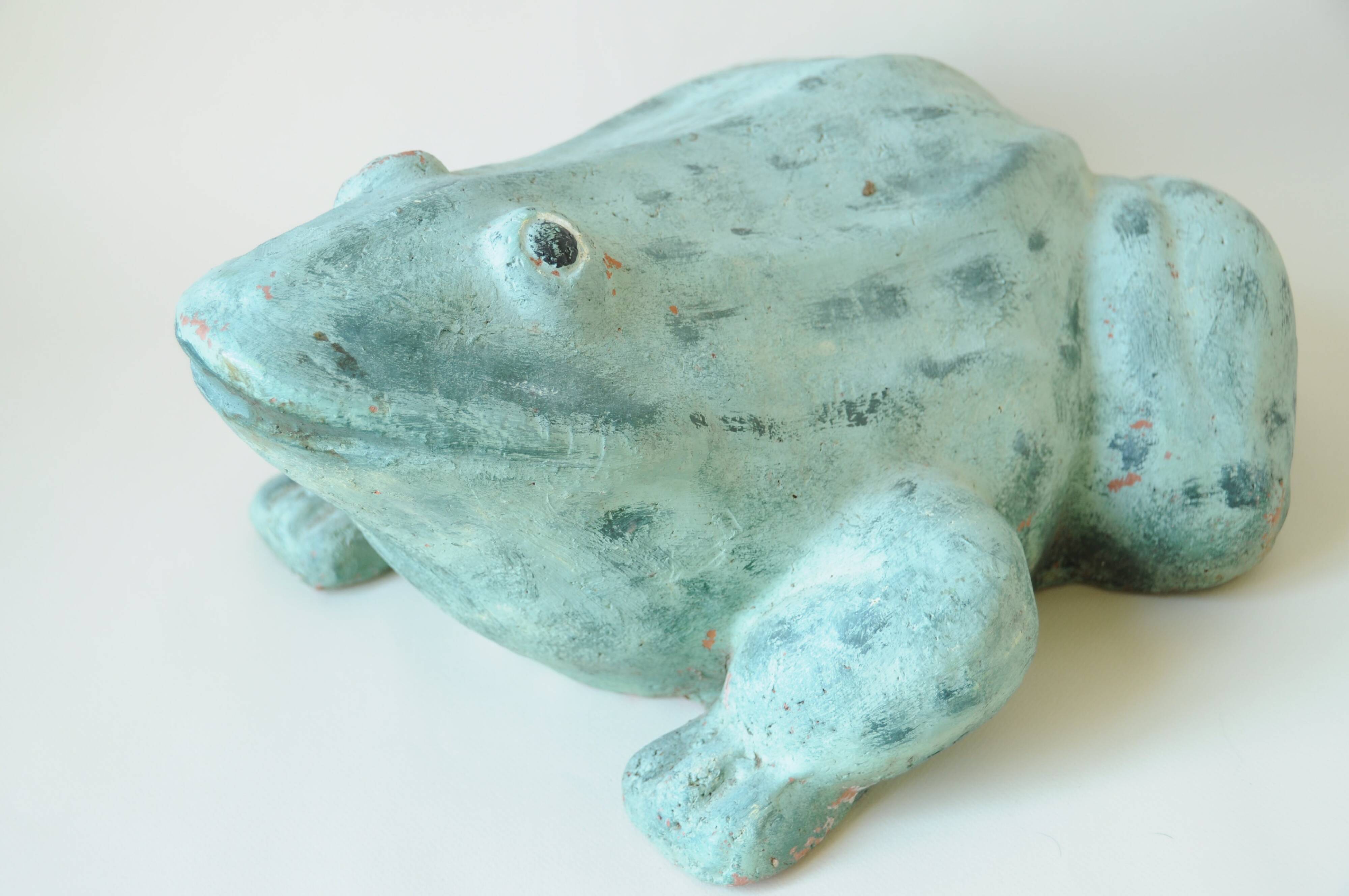 Grenouille en terre cuite - decor jardin - patine vert d'eau