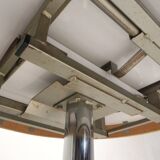 Vintage round dining table with a diameter of 100 cm, extendable to 135 cm, from the 1970s.