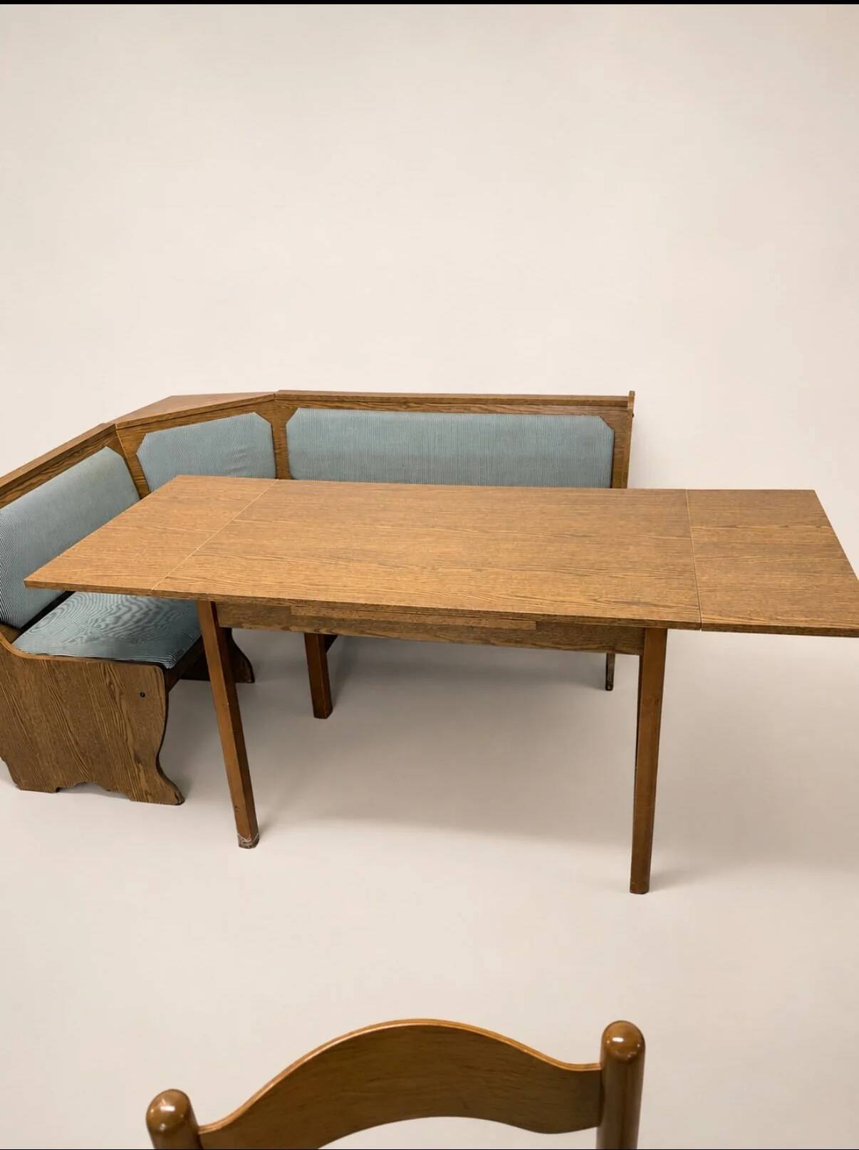 Ensemble vintage de coin repas en chêne — banquette, table extensible et 2 chaises