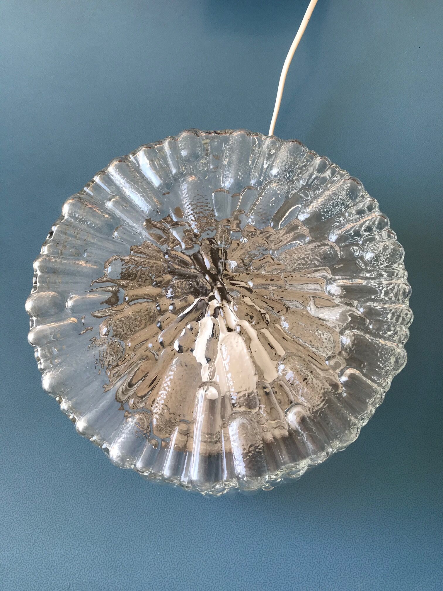 Round ceiling light in molded glass