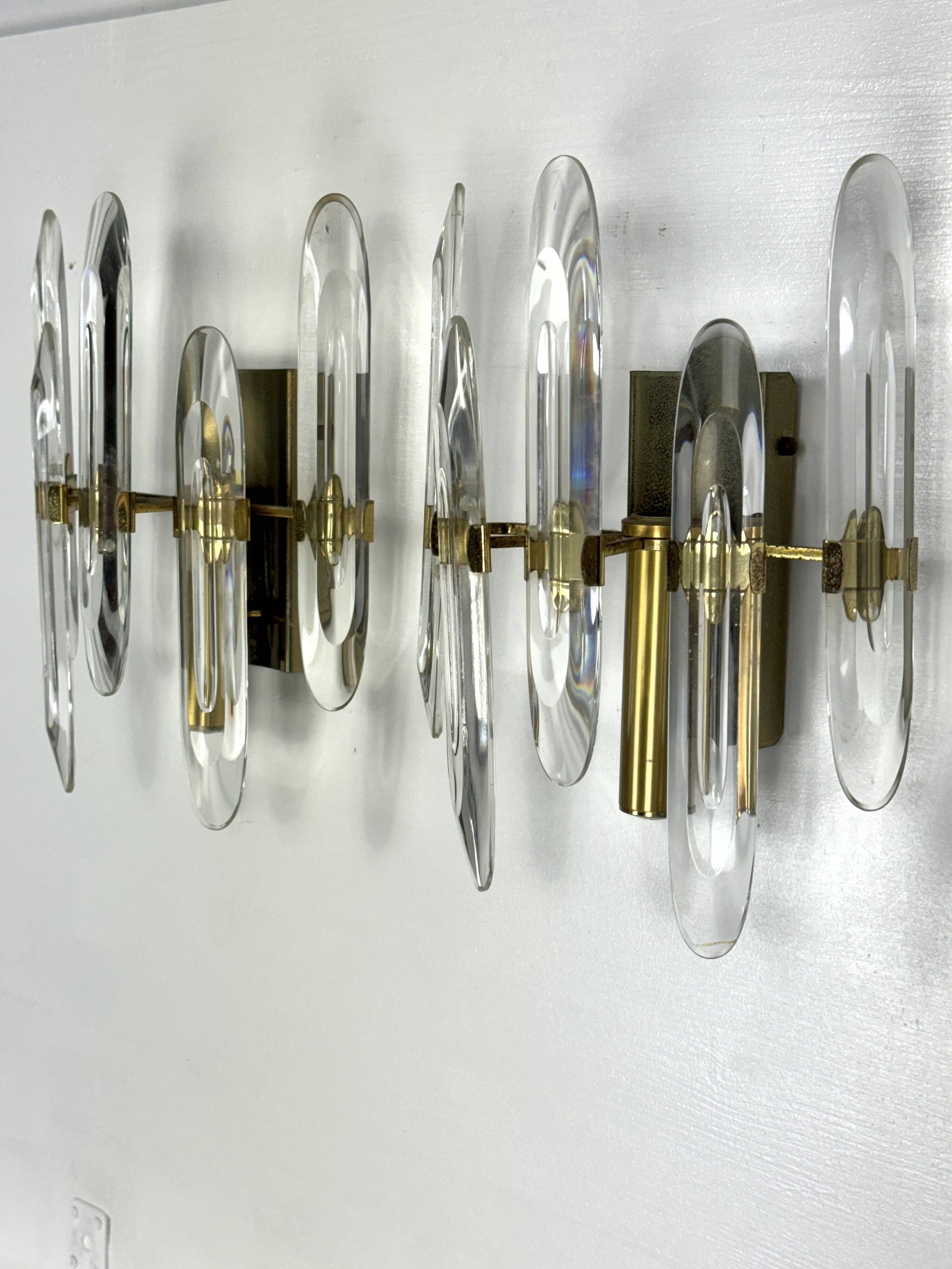 Sciolari, set of two large sconces in glass and gilded brass. Italy 1970s