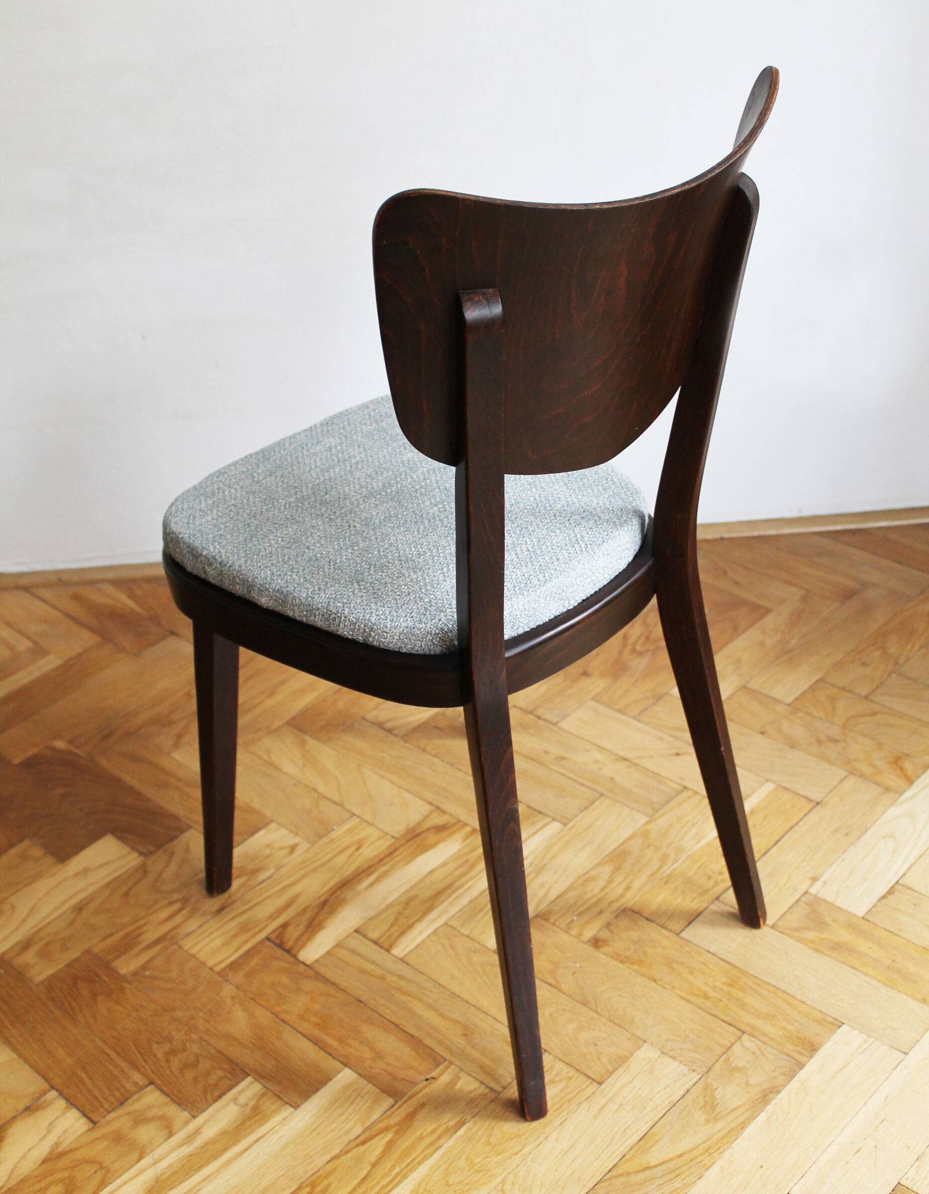 Ensemble de quatre chaises de salle à manger du milieu du siècle des années 1960 par TON
