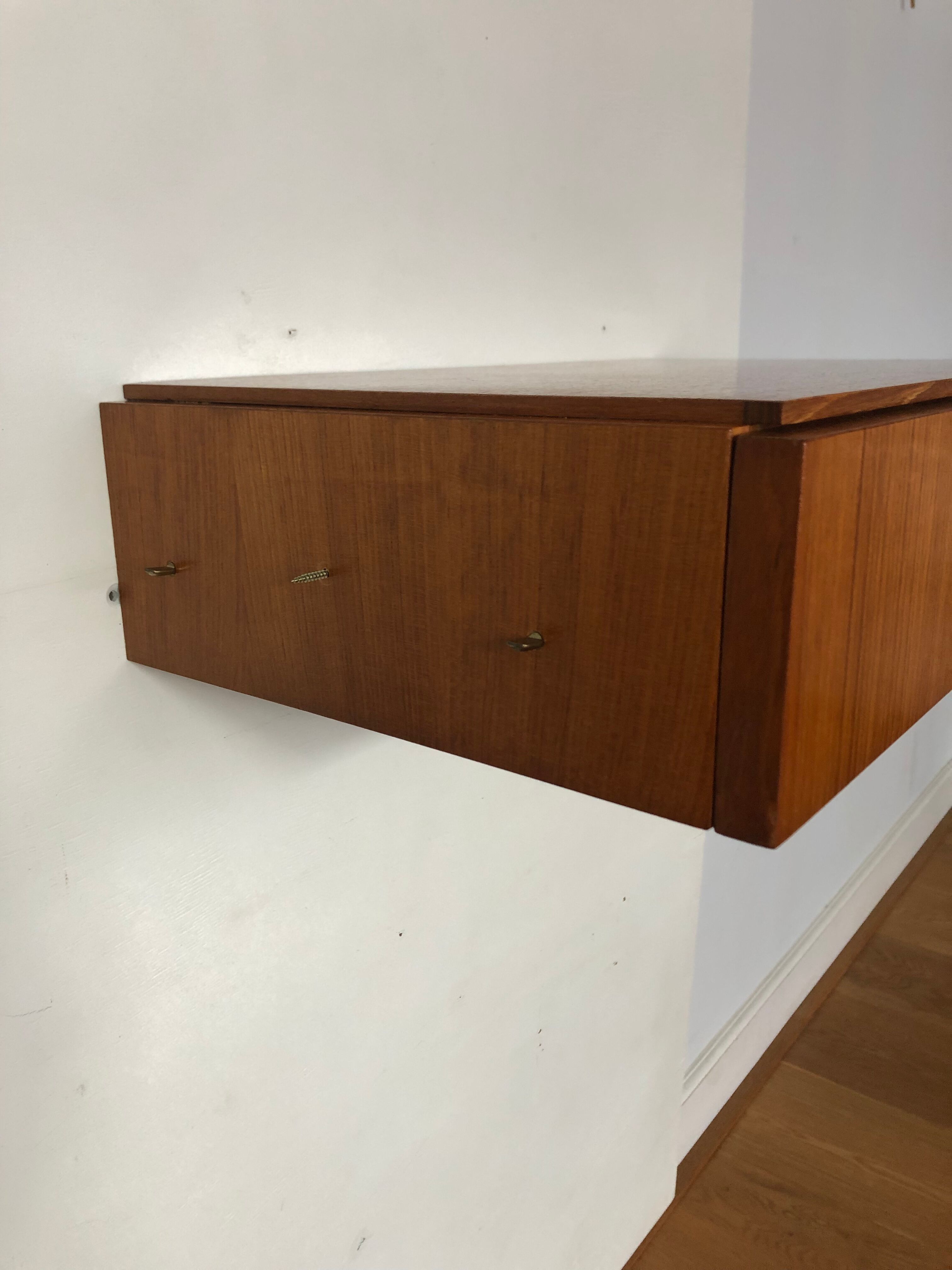 Une console murale