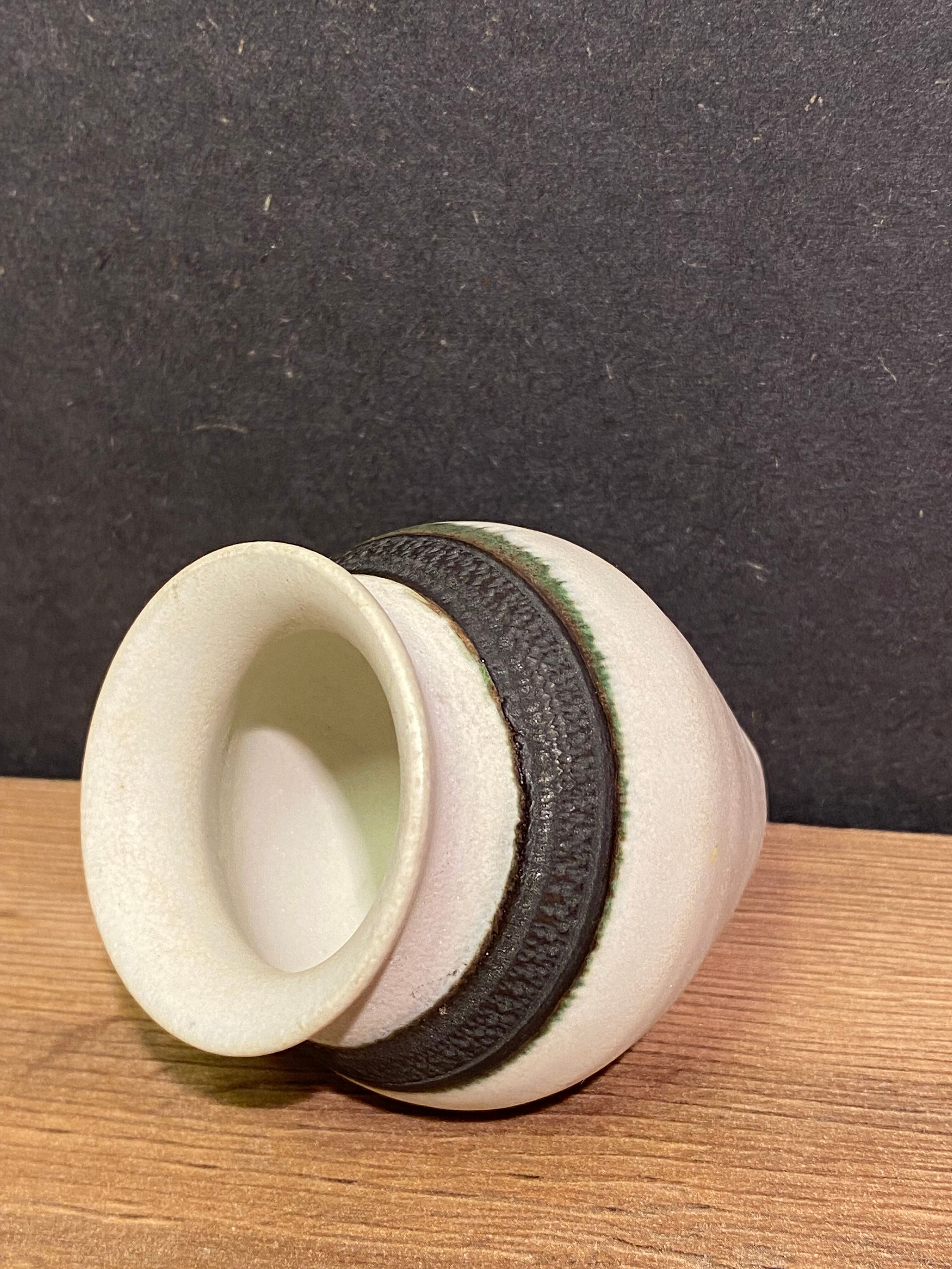 Petit vase en céramique Raku signée