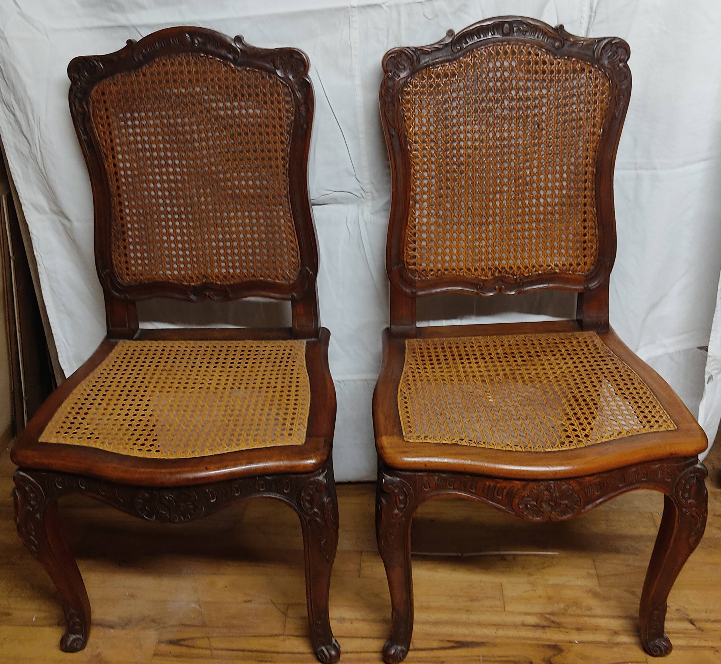 Chaises cannées noyer Louis XV