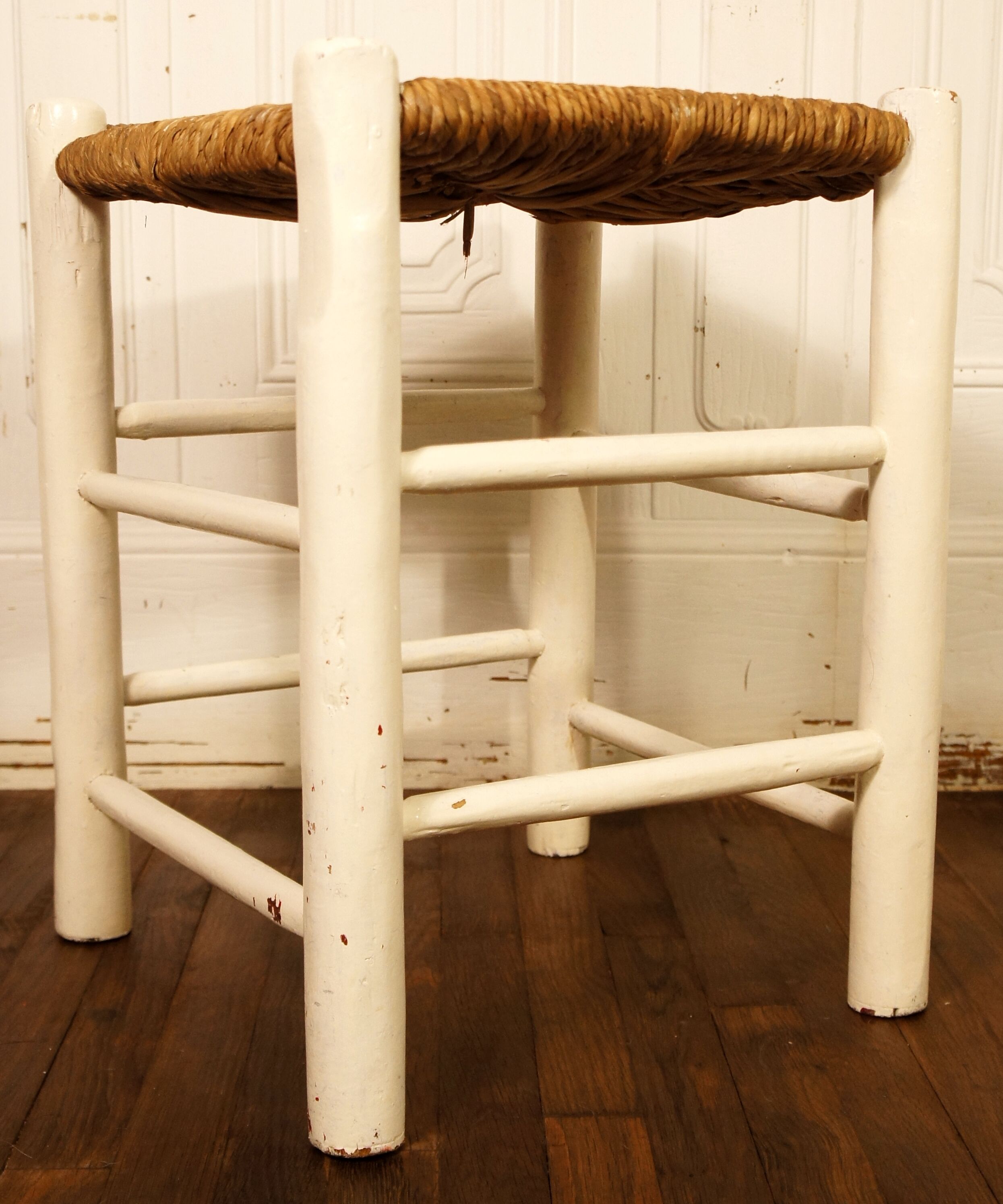 Old stool in wood & straw