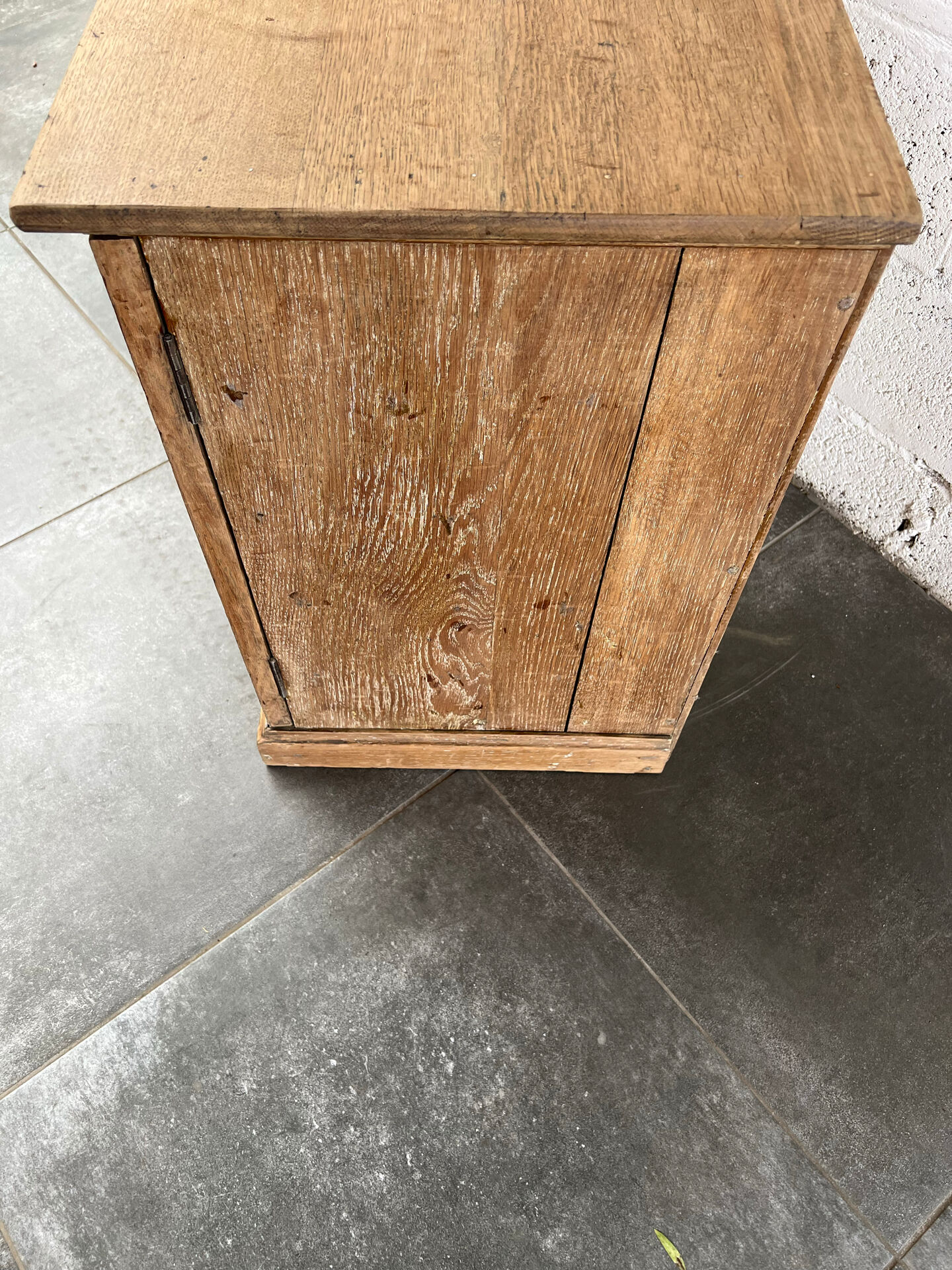 Old small workshop counter for haberdashery in oak.