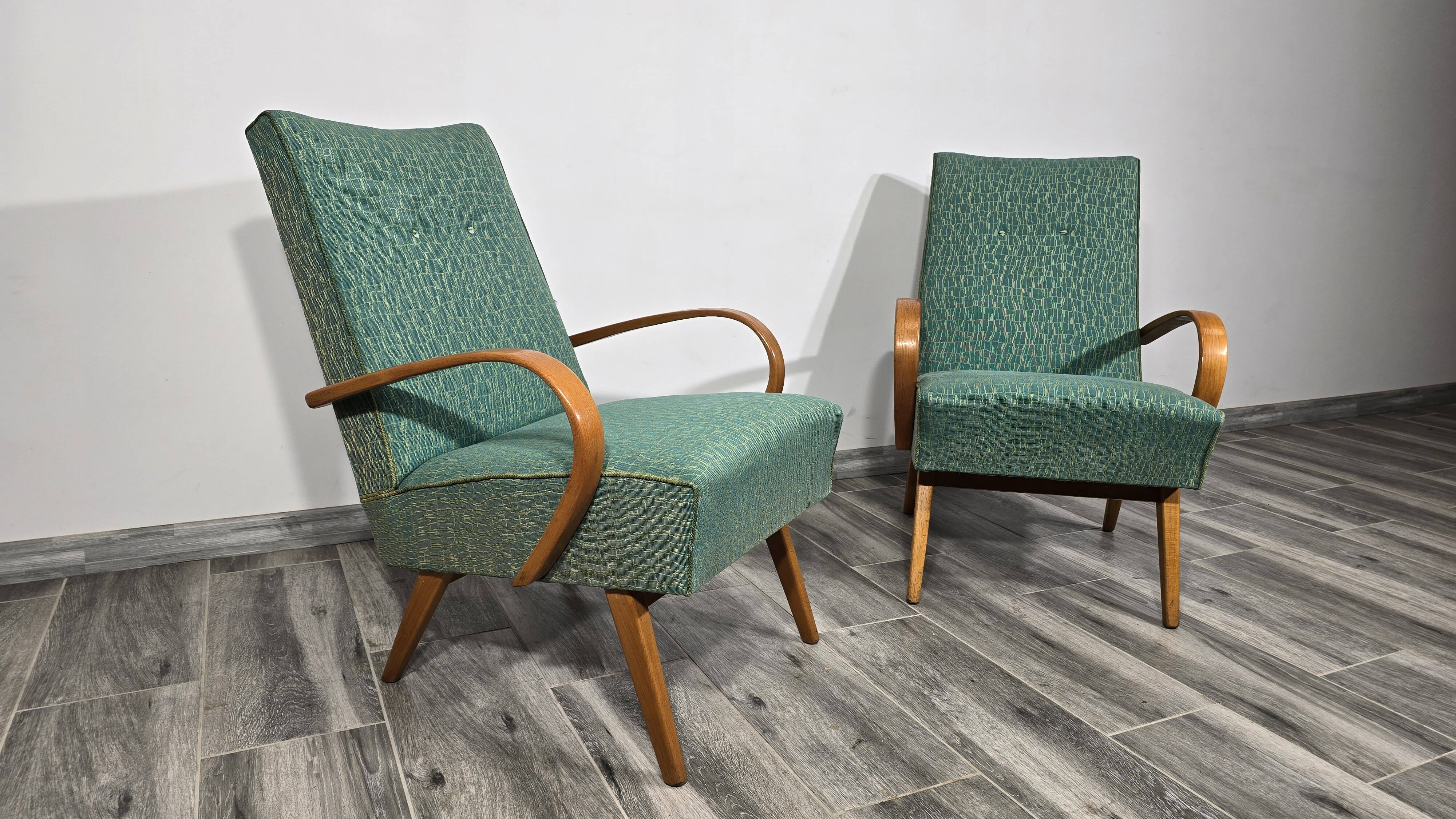 Paire de fauteuils par Jaroslav Smidek, années 1960