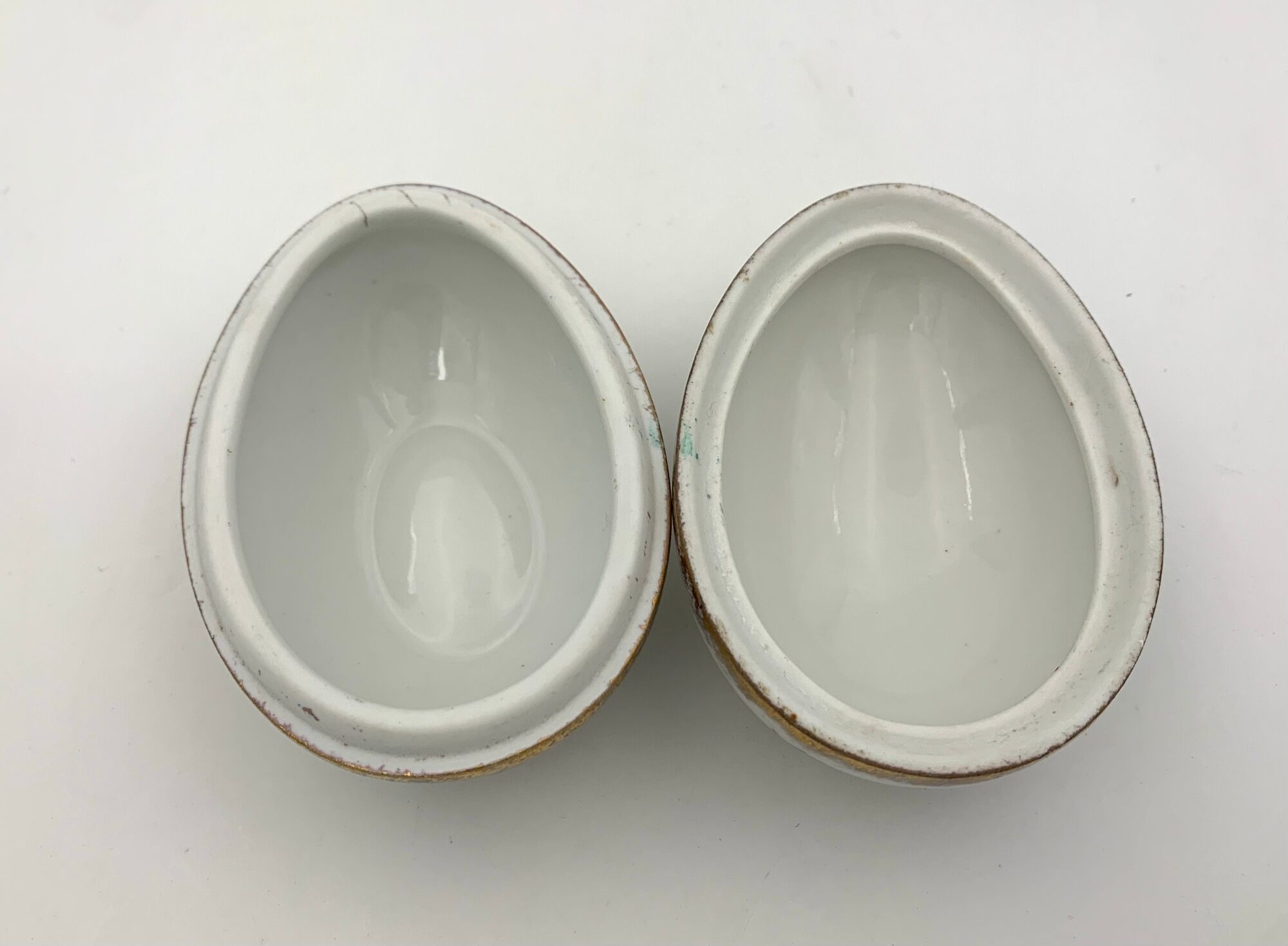 Vintage box in Limoges porcelain, egg shape, floral decoration - twentieth century