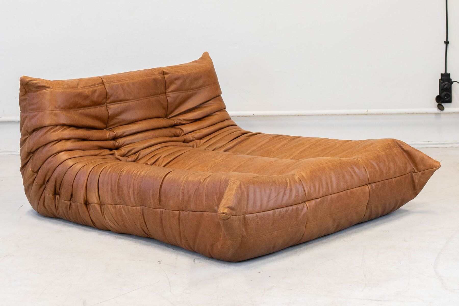 Togo chaise lounge in pine leather by Michel Ducaroy for Ligne Roset, 1974