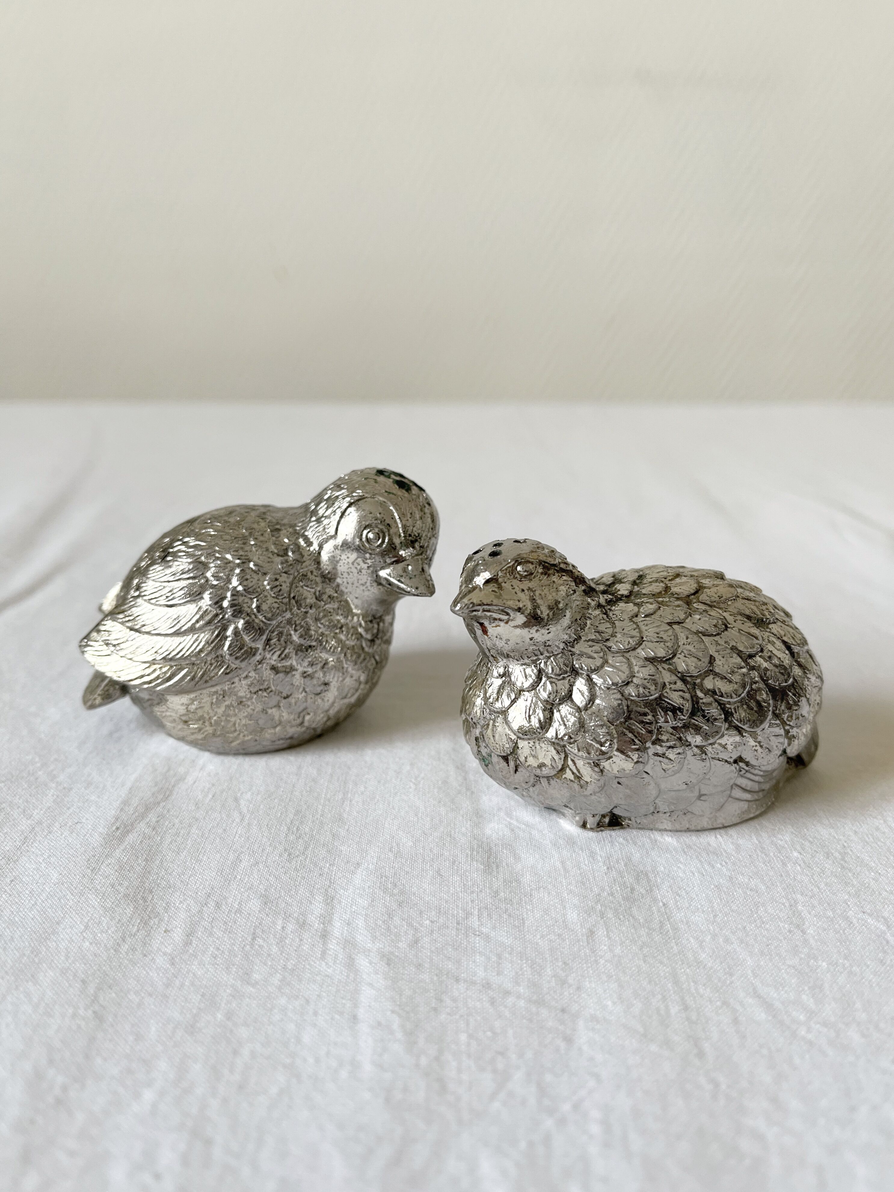 Salière et poivrière en métal argenté oiseaux vintage
