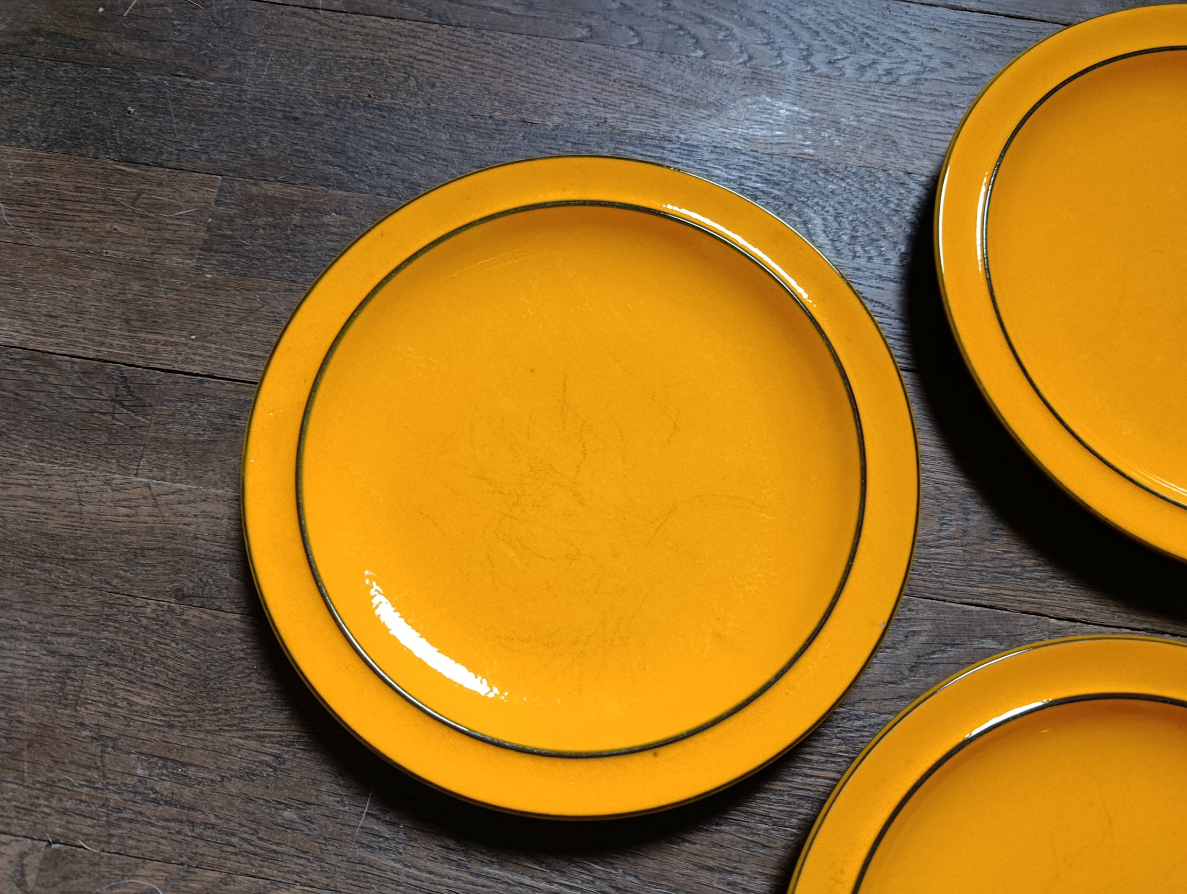 Set of three flat plates in glazed ceramic Thomas Germany from the years.