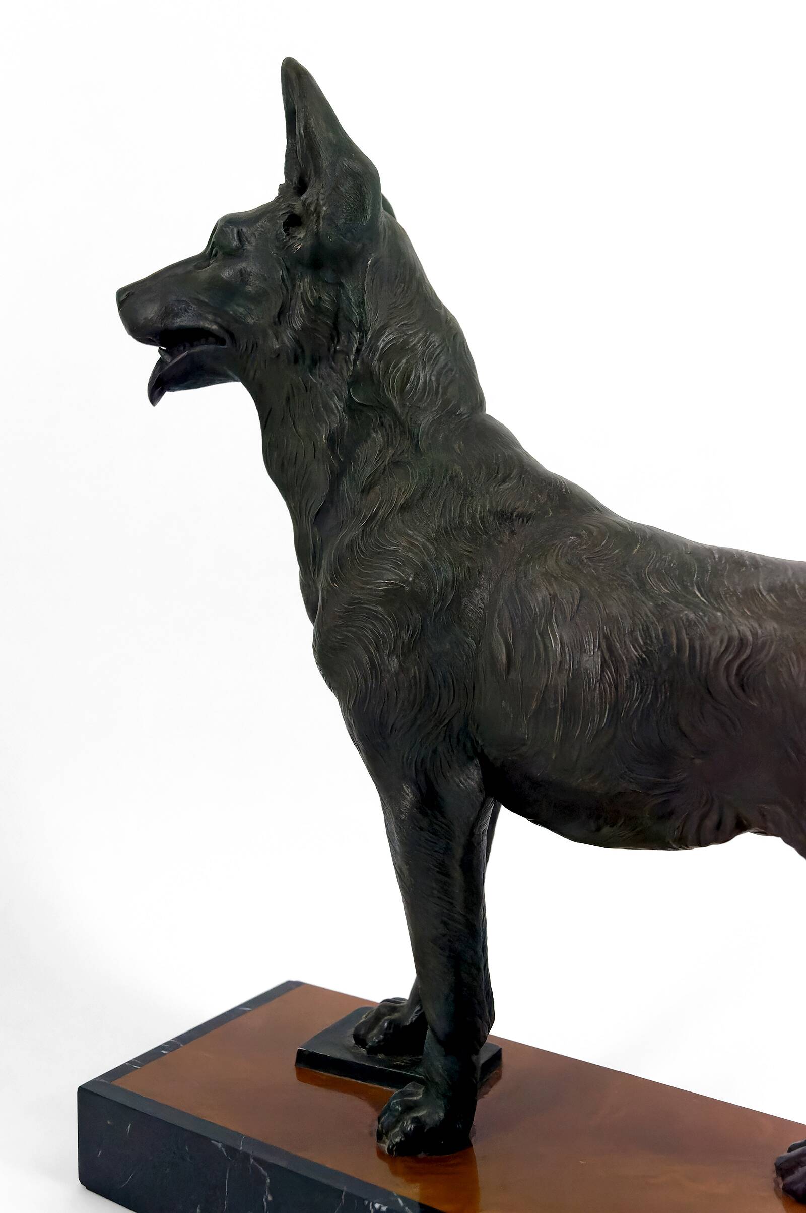 Sculpture representing a German Shepherd, Perrier Challenge Trophy, 1942