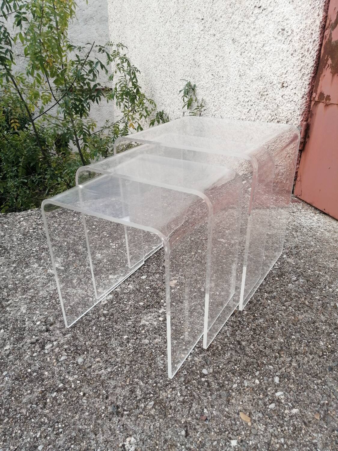 3 nesting tables in plexiglass