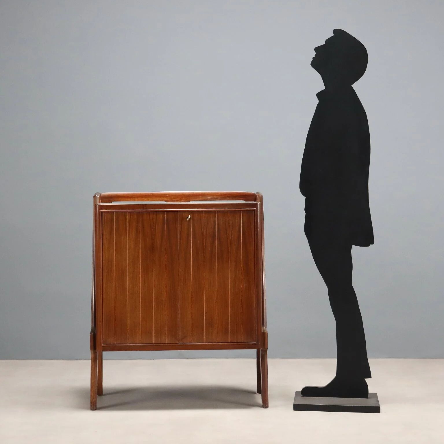 Vintage buffet in exotic wood veneer, 1950s-1960s design.