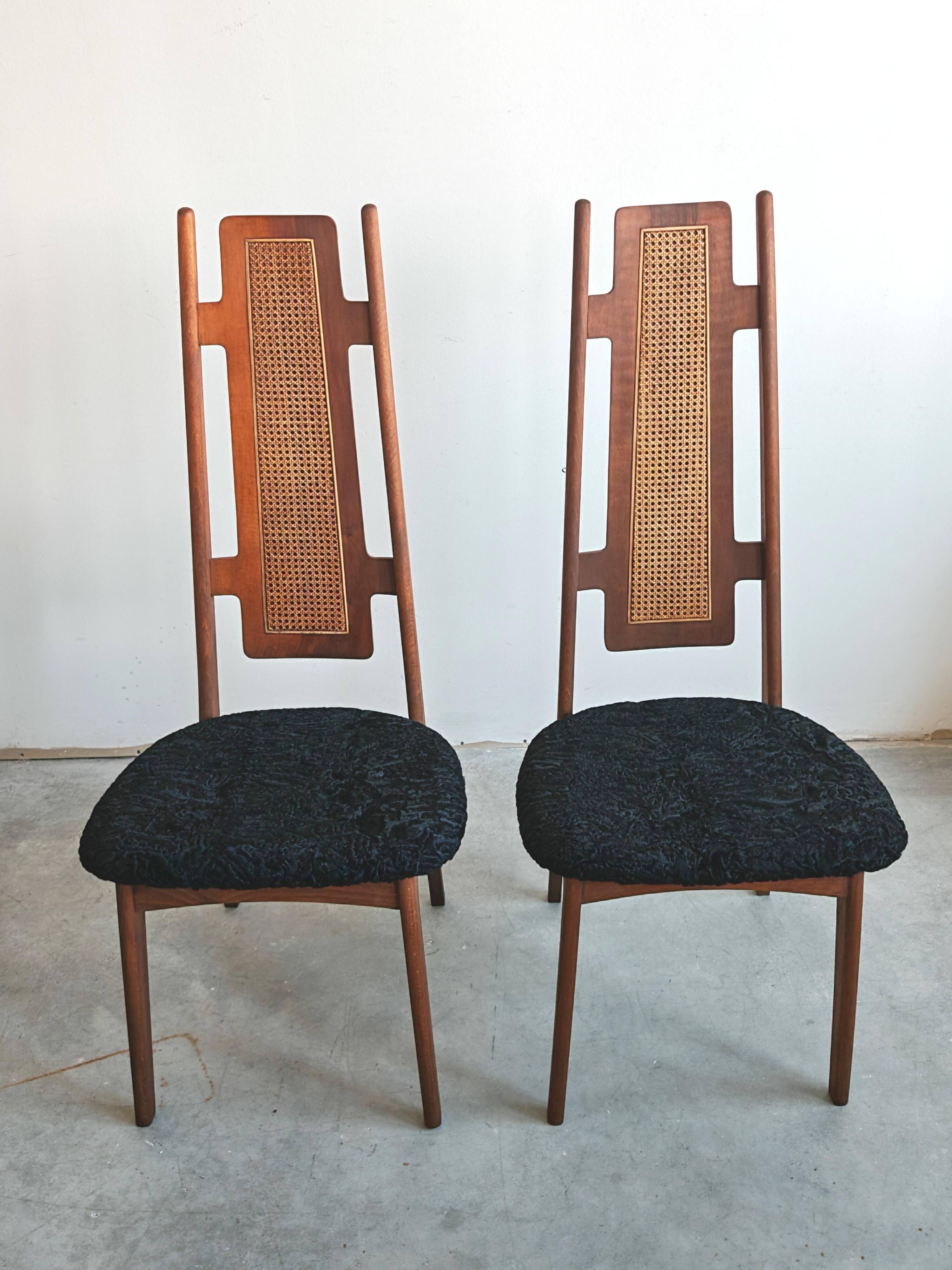 Paire de chaises mid-century en peau d'agneau Astrakan