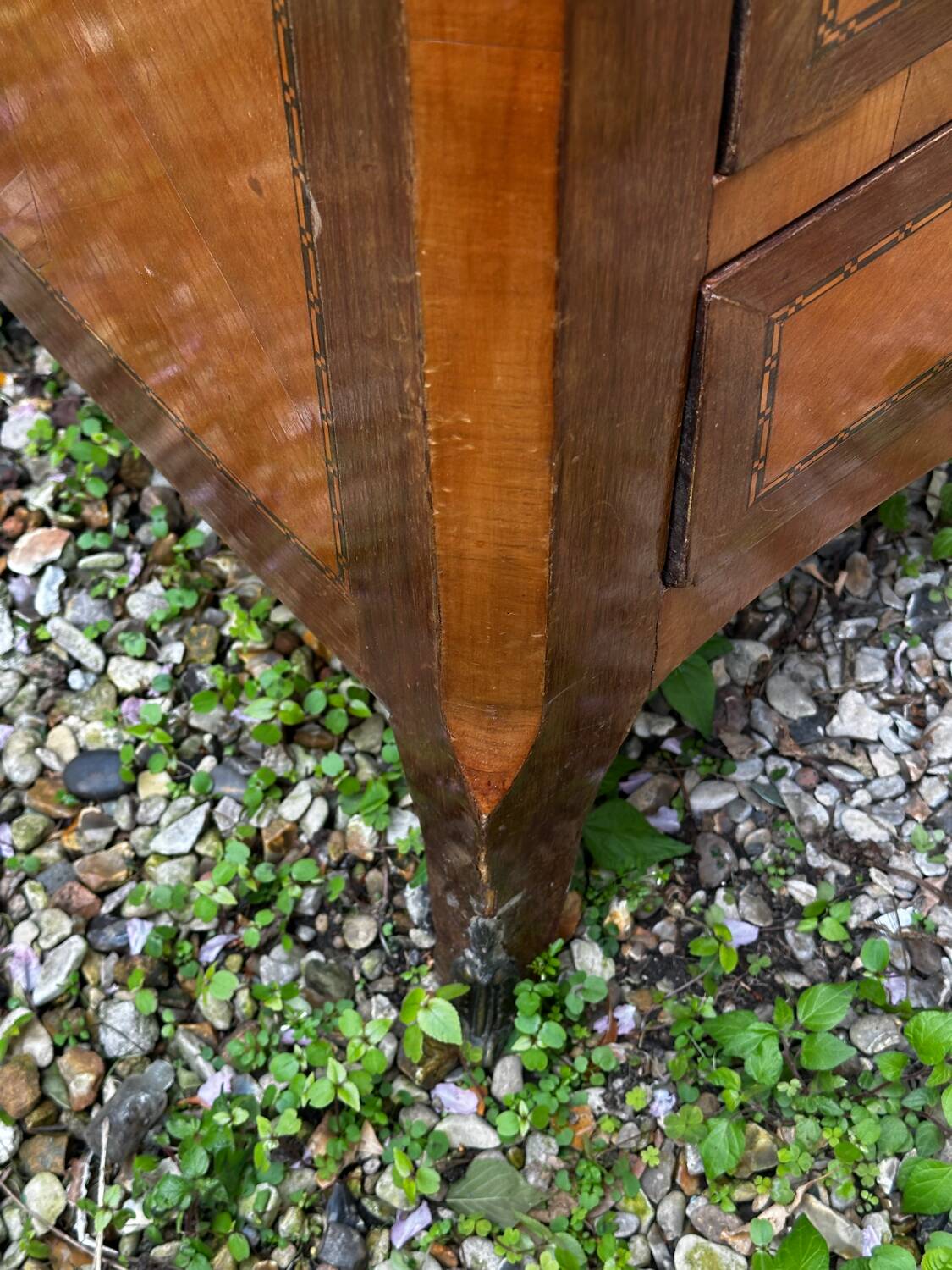 Transitional Louis XV - Louis XVI commode from the 19th century.