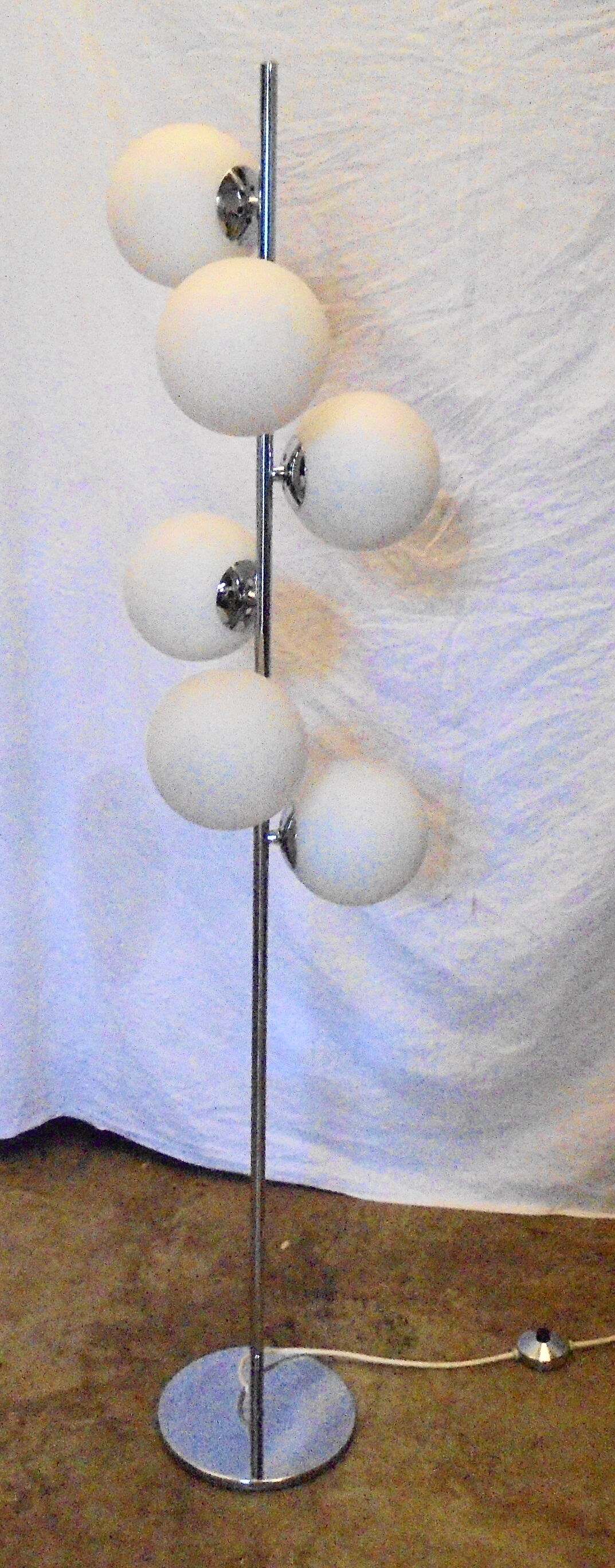 Lamppost 6 balls in white opaline, years 70