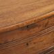 Commode anglaise du 19e siècle en taille subtile et unique.