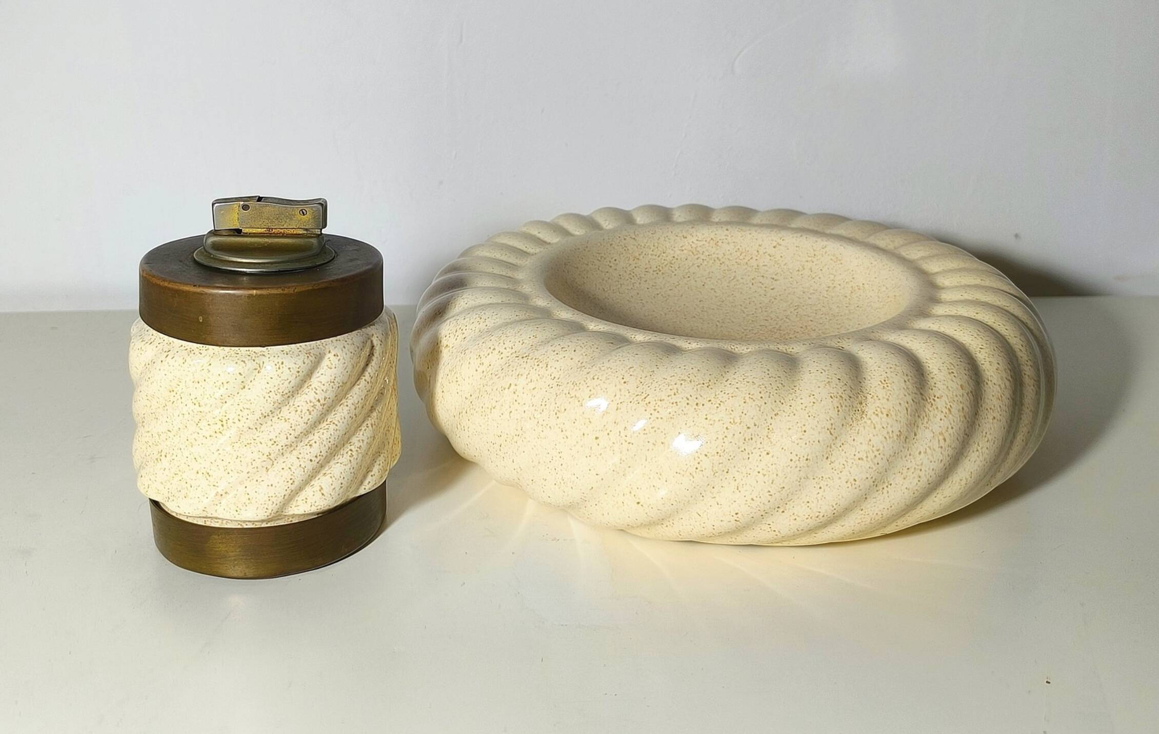 Ensemble briquet et cendrier en laiton céramique de Tommaso Barbi, Italie, années 1960