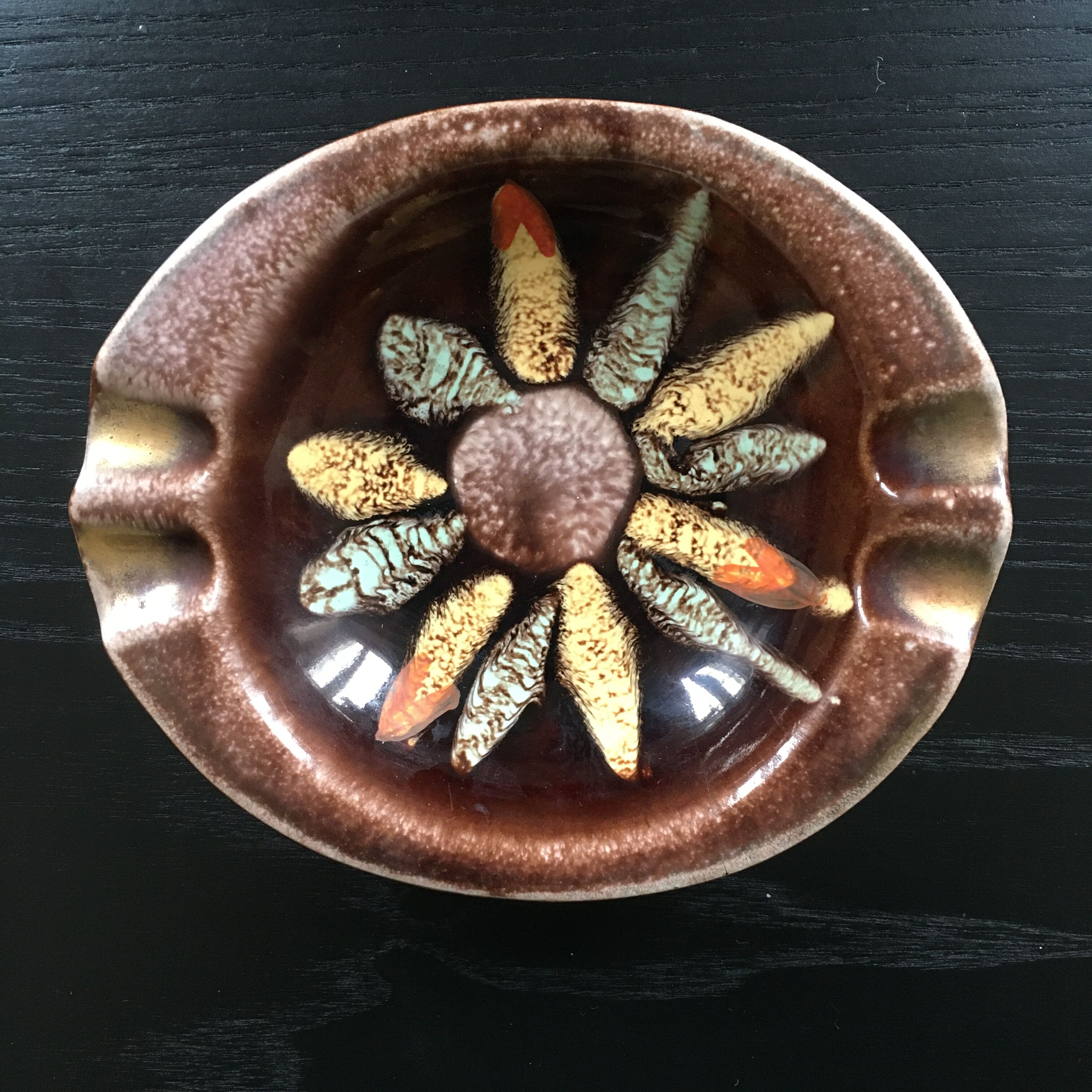 Ashtray flamed floral decoration