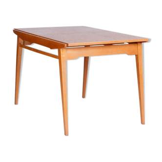 Table à manger extensible en chêne du milieu du siècle restaurée, polonaise relancée, Tchéquie, années 1950