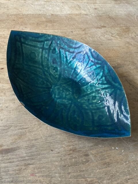Enamelled fruit cup