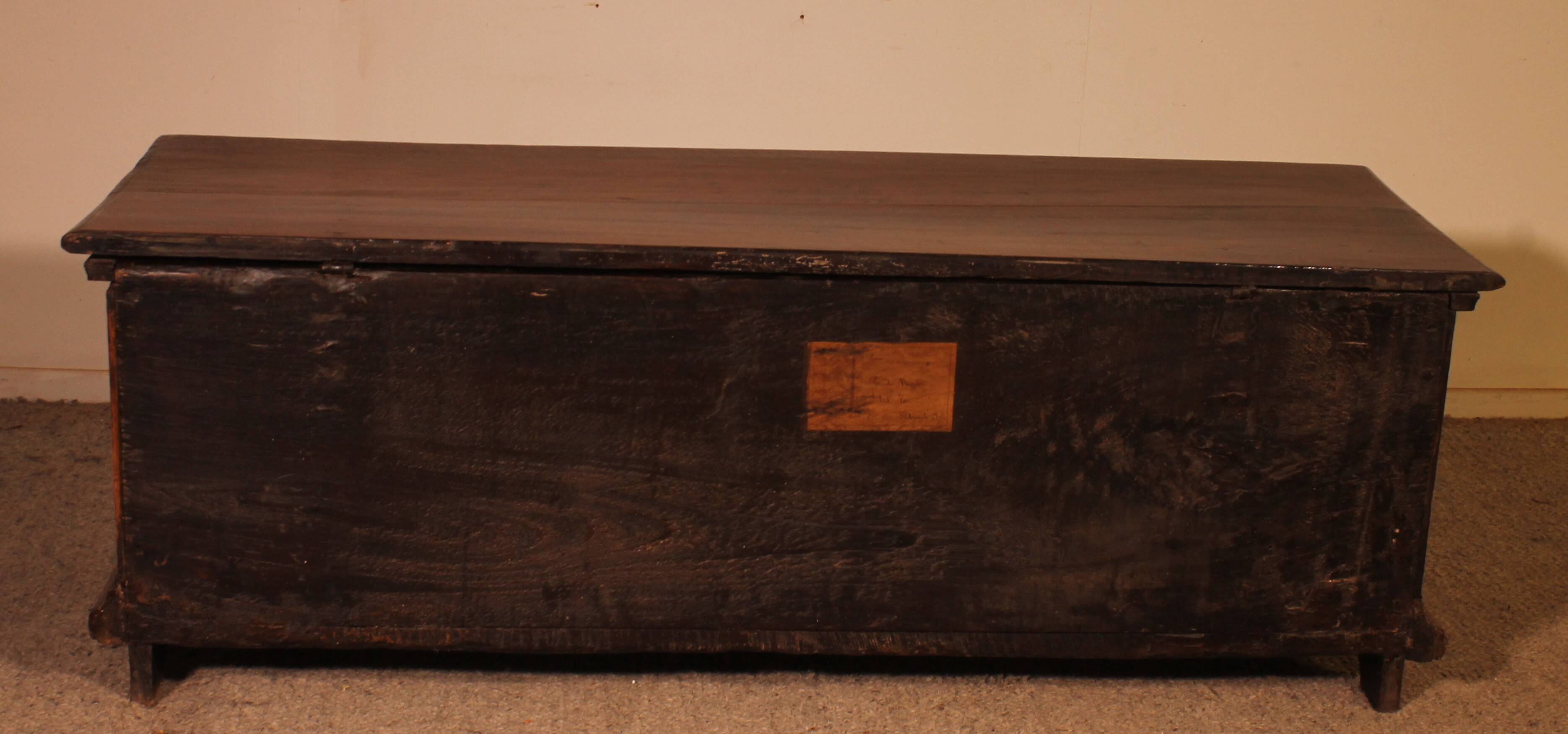 Italian Renaissance walnut chest - circa 1600