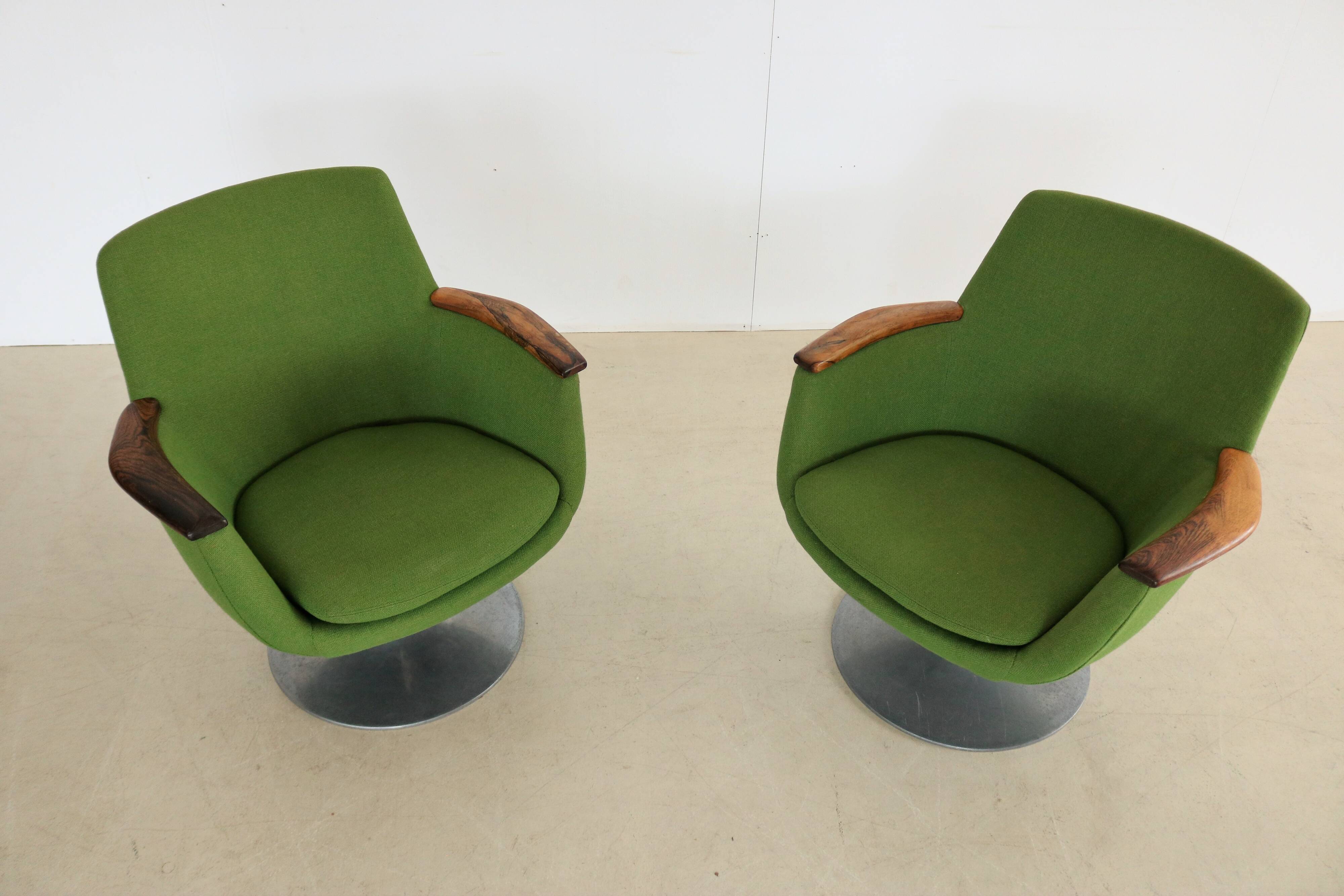 vintage swivel amchairs Hong Stole Fabrik