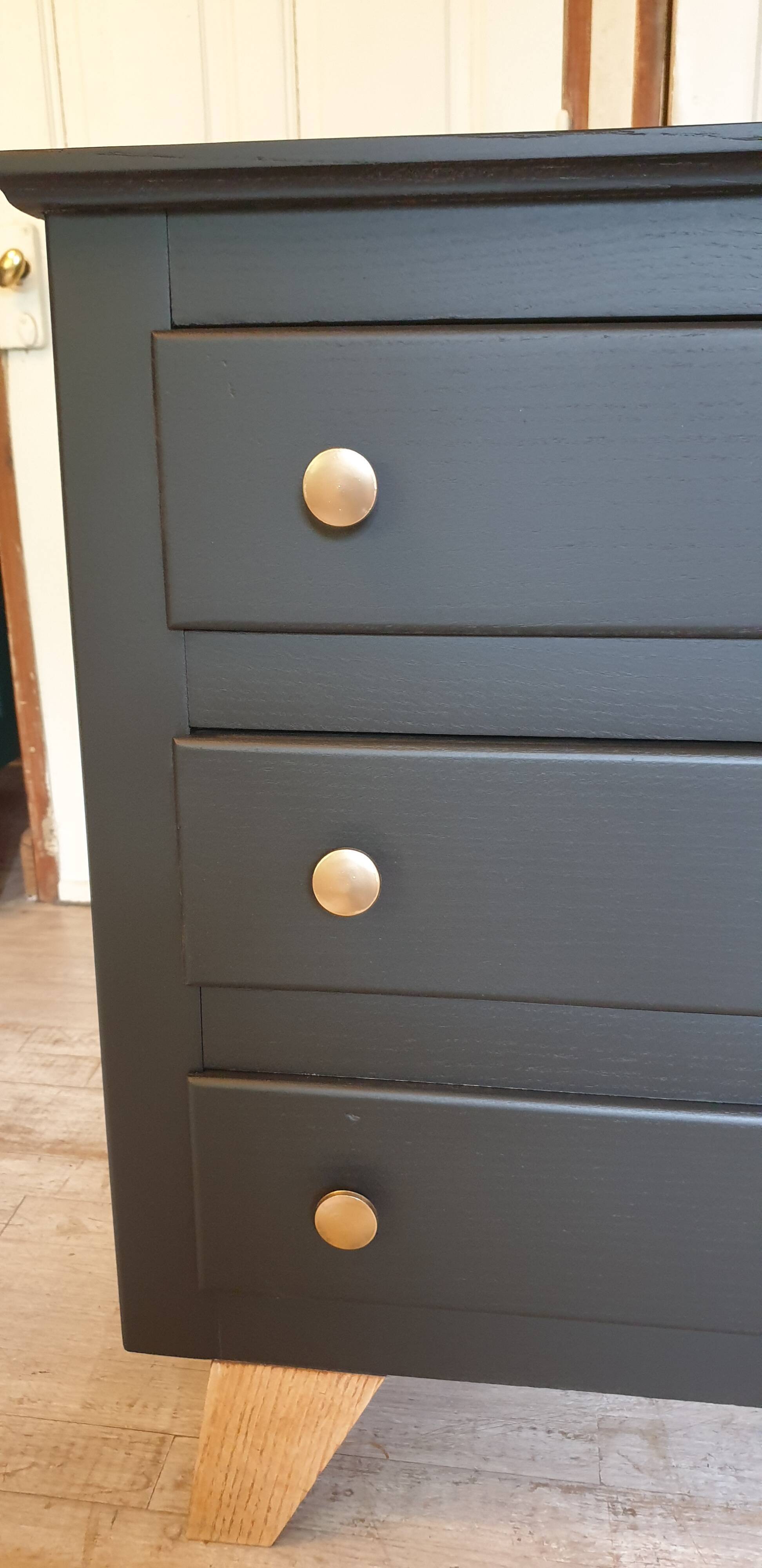 Compass feet dresser