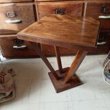 Pedestal table