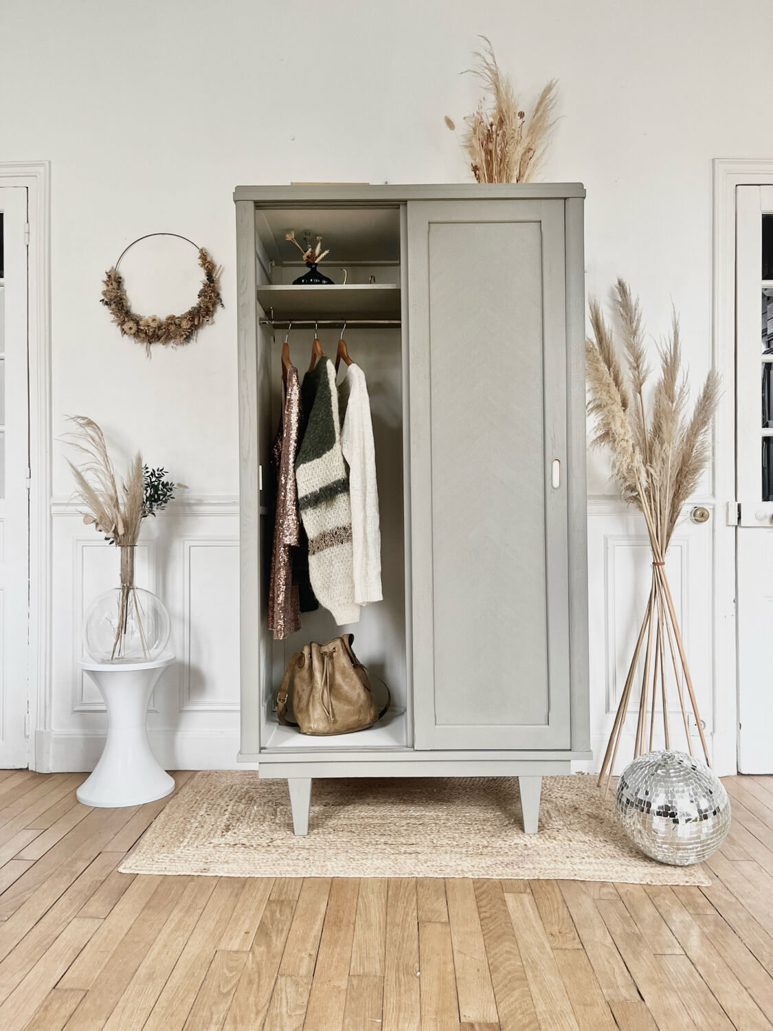 Sliding Parisian wardrobe