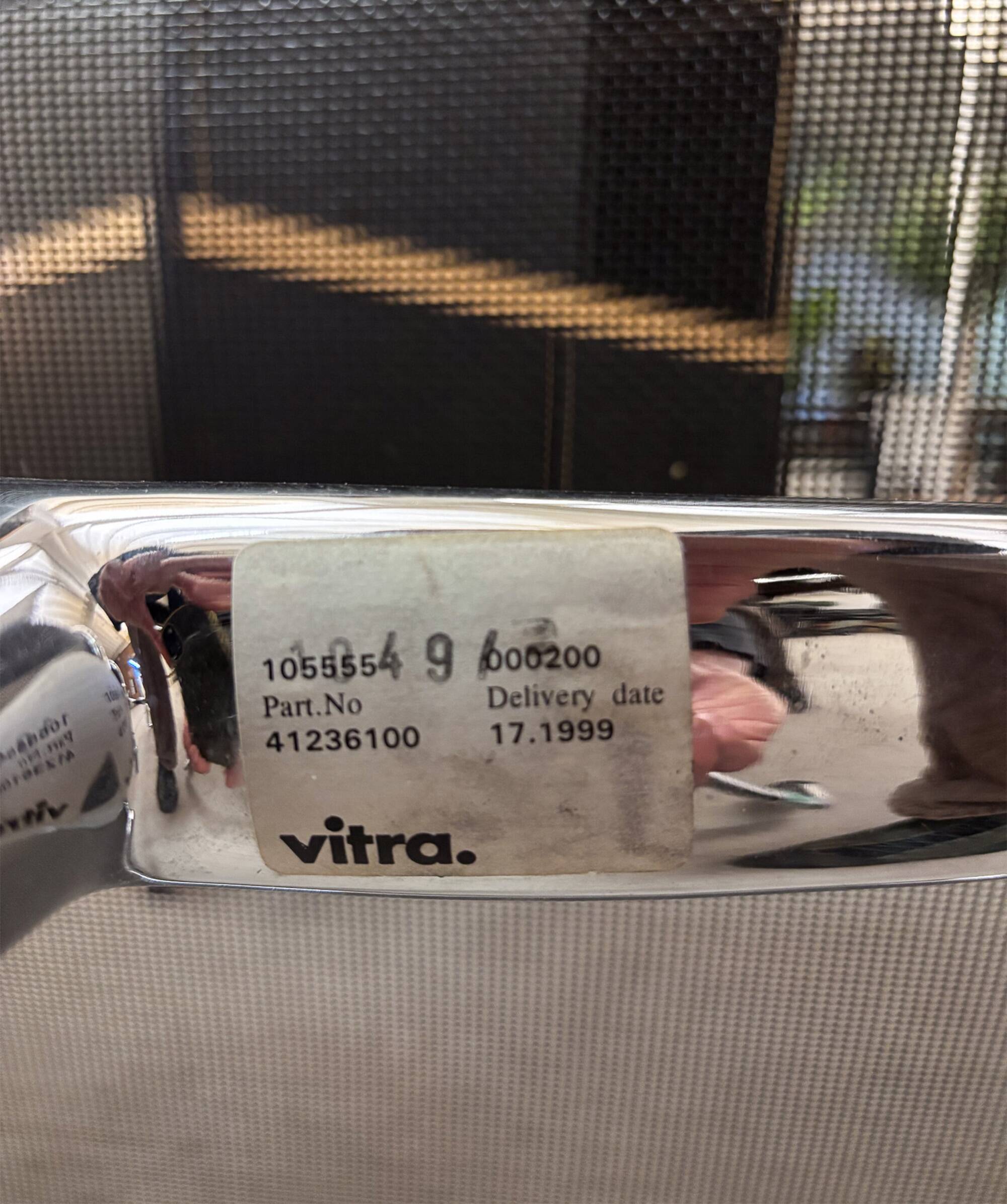 Vitra EA 108 Charles & Ray Eames, maille et aluminium – noir – chaise de tr
