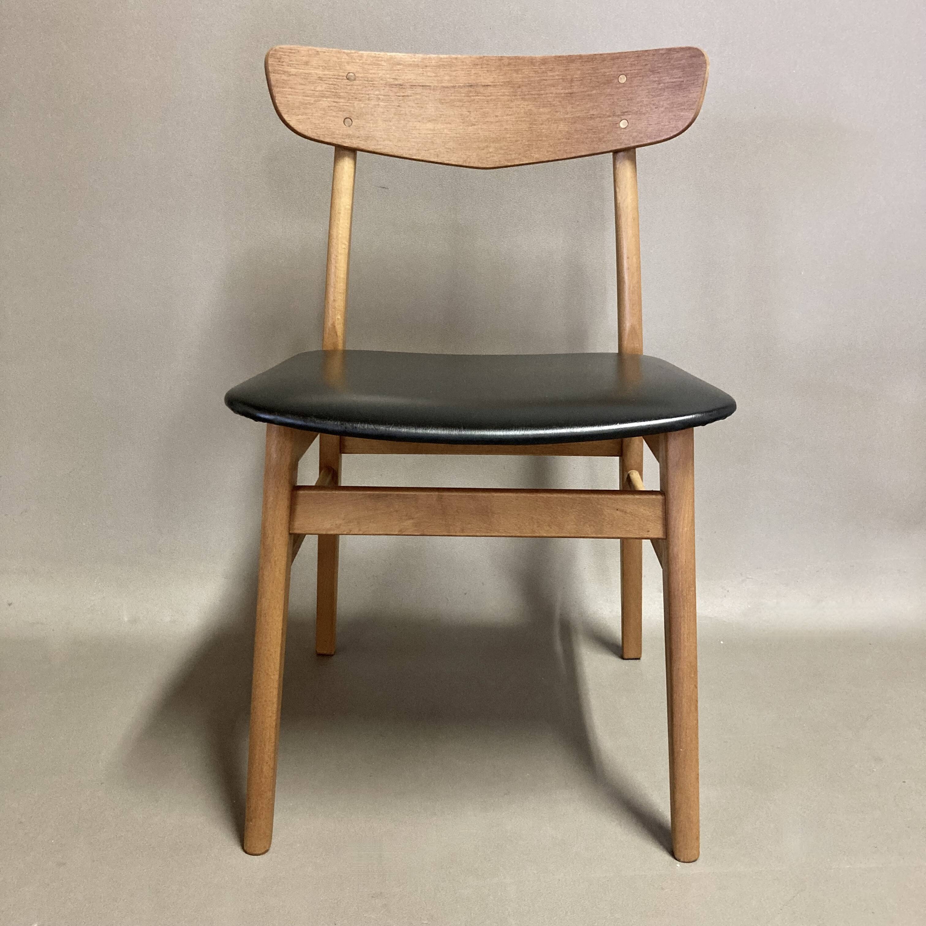 Ensemble de 4 chaises "design scandinave" 1950.