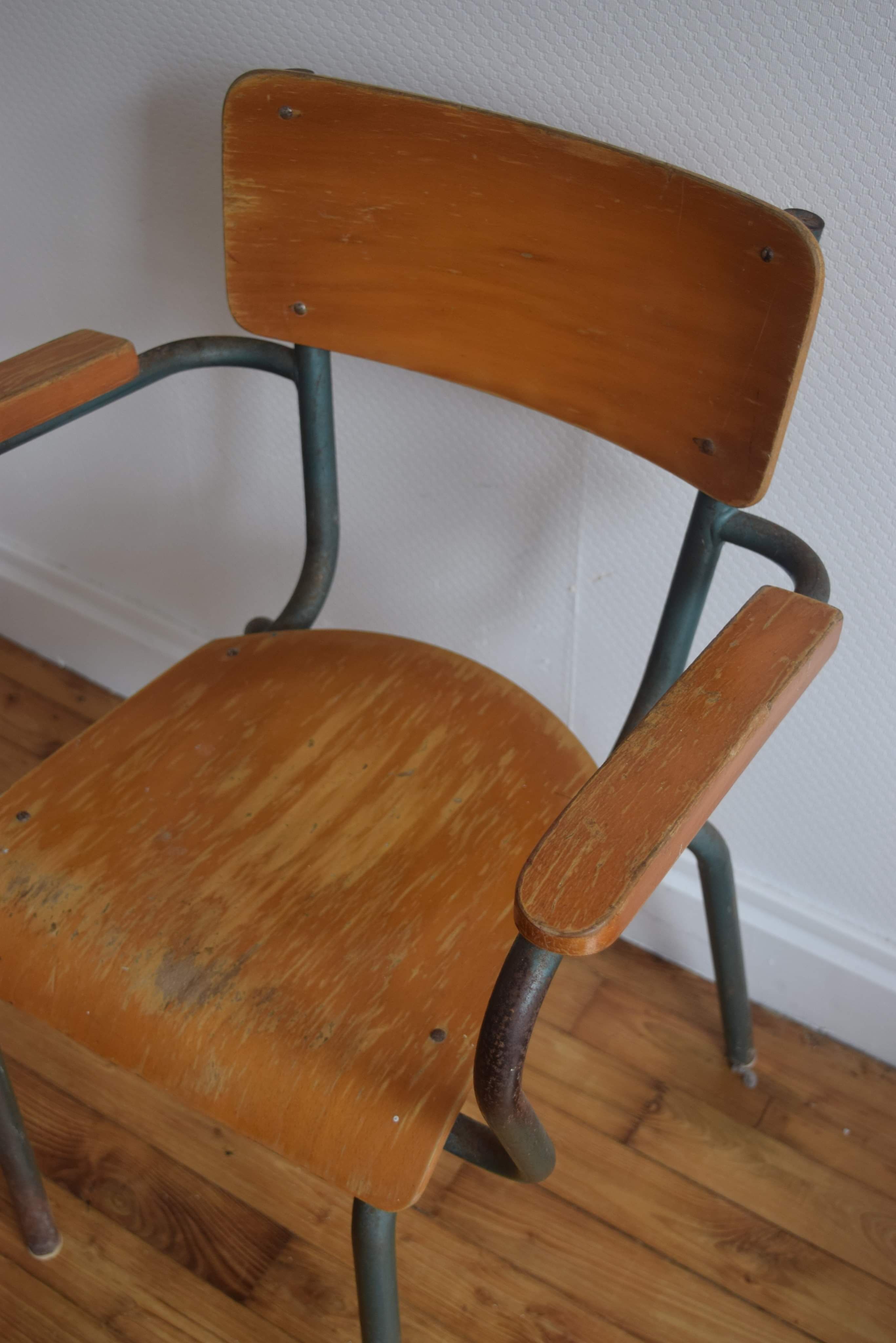 Schoolboy chair with armrests