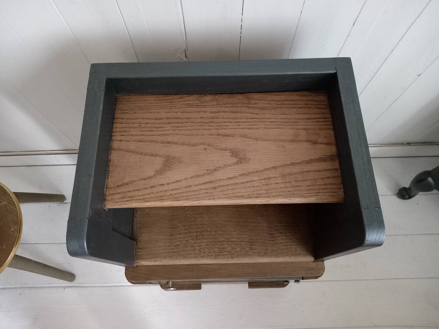 Bedside table / Side table