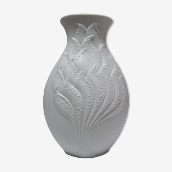 Vase porcelaine biscuit Manfred Frey pour AK Kaiser décor végétal