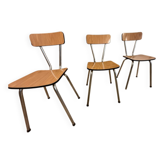 Chaises d'école vintage