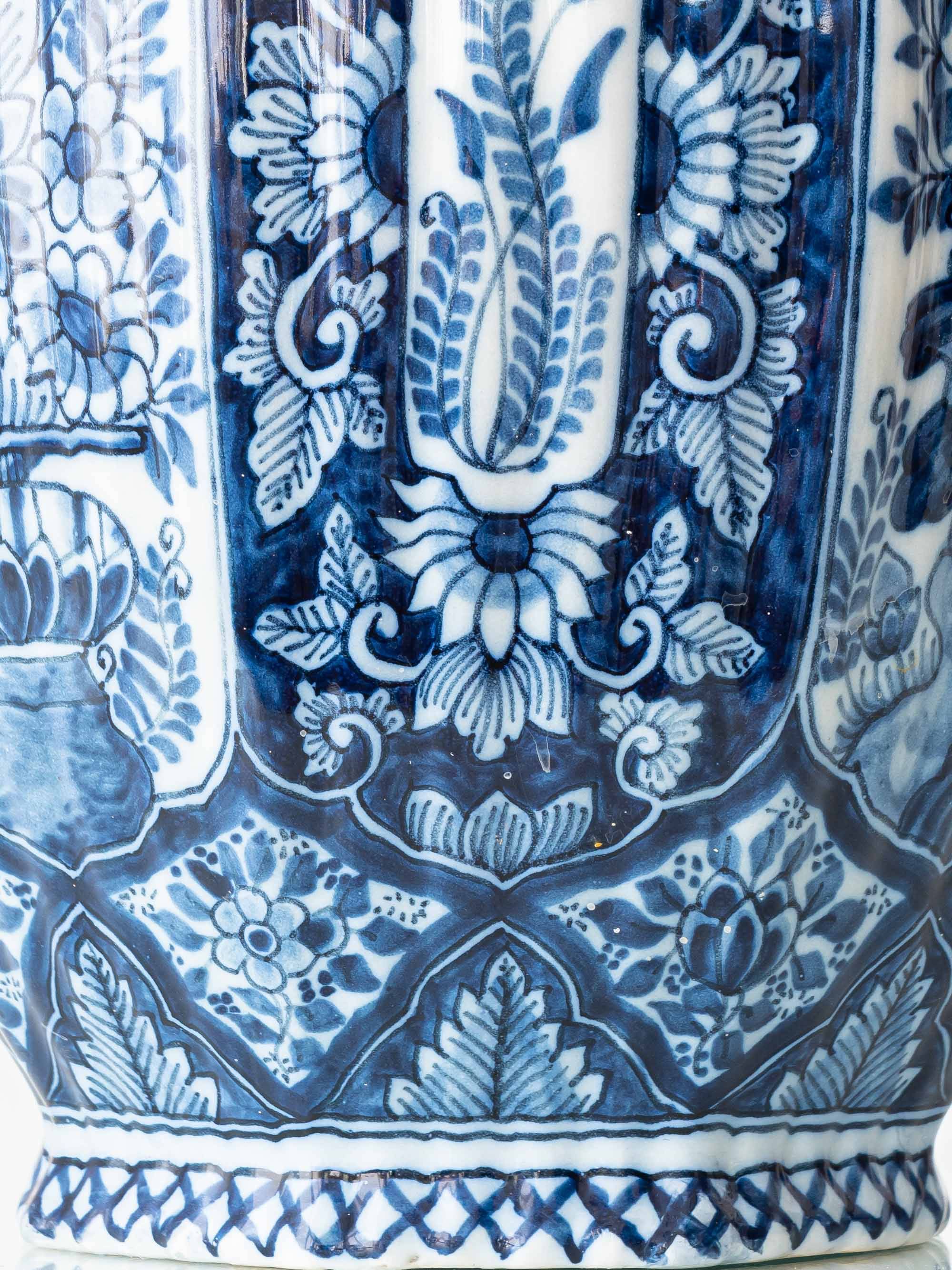 Vintage table lamp in blue and white ceramic from Delft, signed Makkum, hand-painted, 1950s