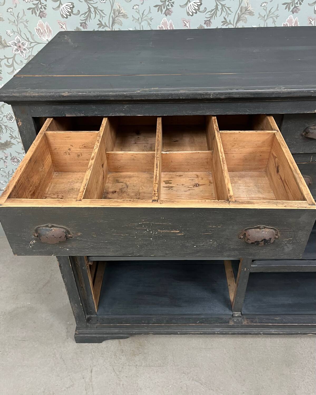 Large patinated trade furniture (renovated)