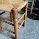 Tabouret en paille tressée et bois