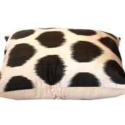 Coussin tacheté de soie