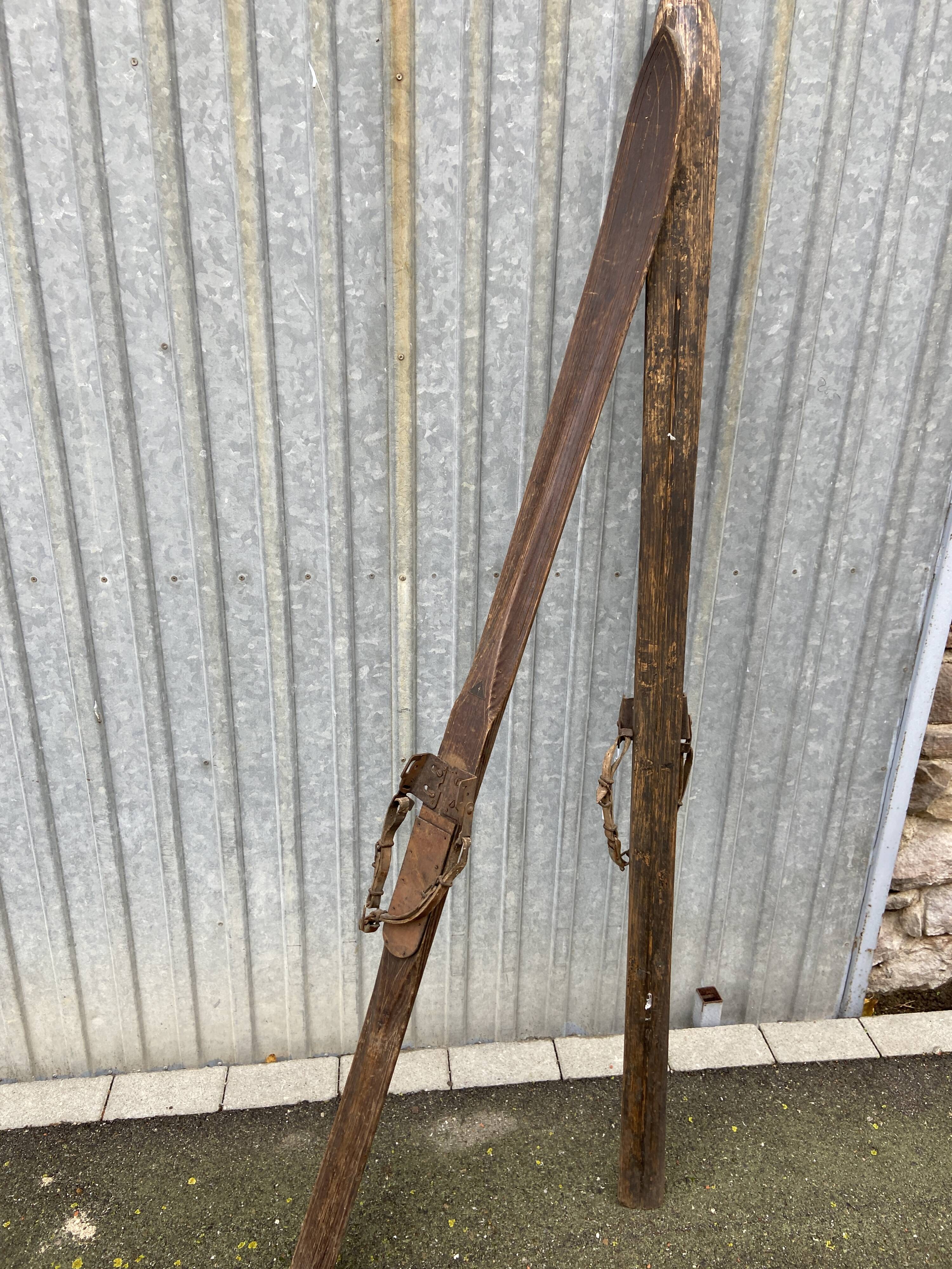 vintage wooden ski 1900