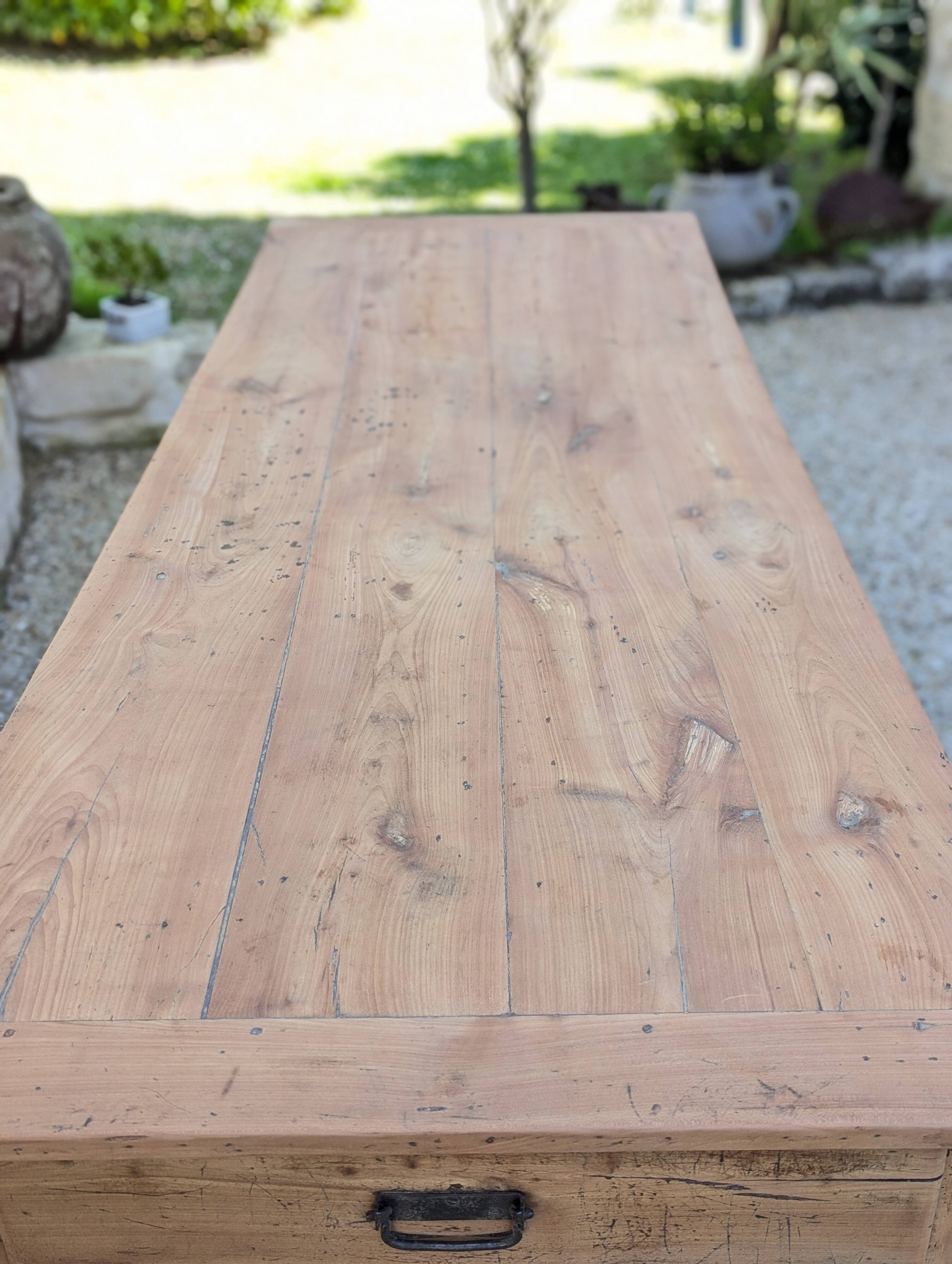 Farm table