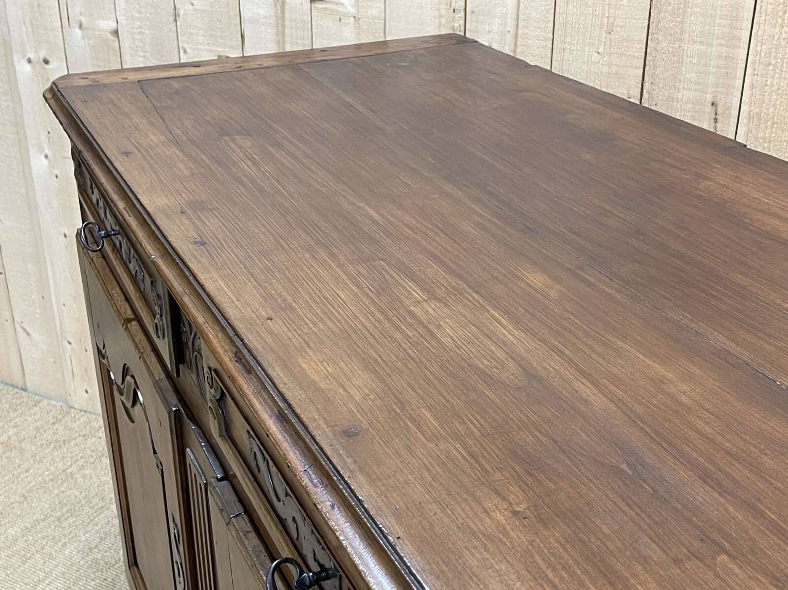 Vendéen Louis XV buffet from the early 19th century in cherry and oak