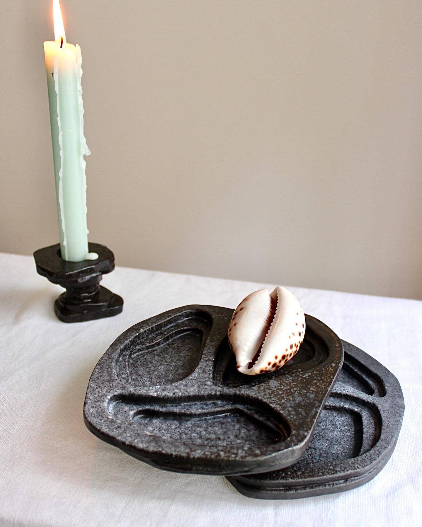 BAH OUI SMALL STONEWARE OYSTER PLATE