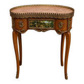 Bureau haricot de style Louis XV en marqueterie et bronze doré